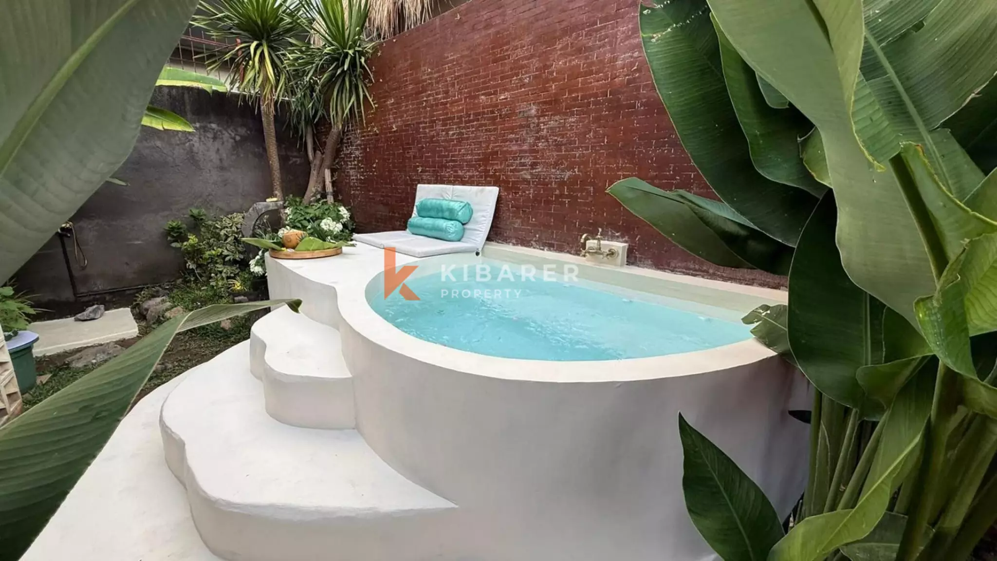 Tropical Five Bedroom Villa with Private Jacuzzi in Kayu Tulang — image 11