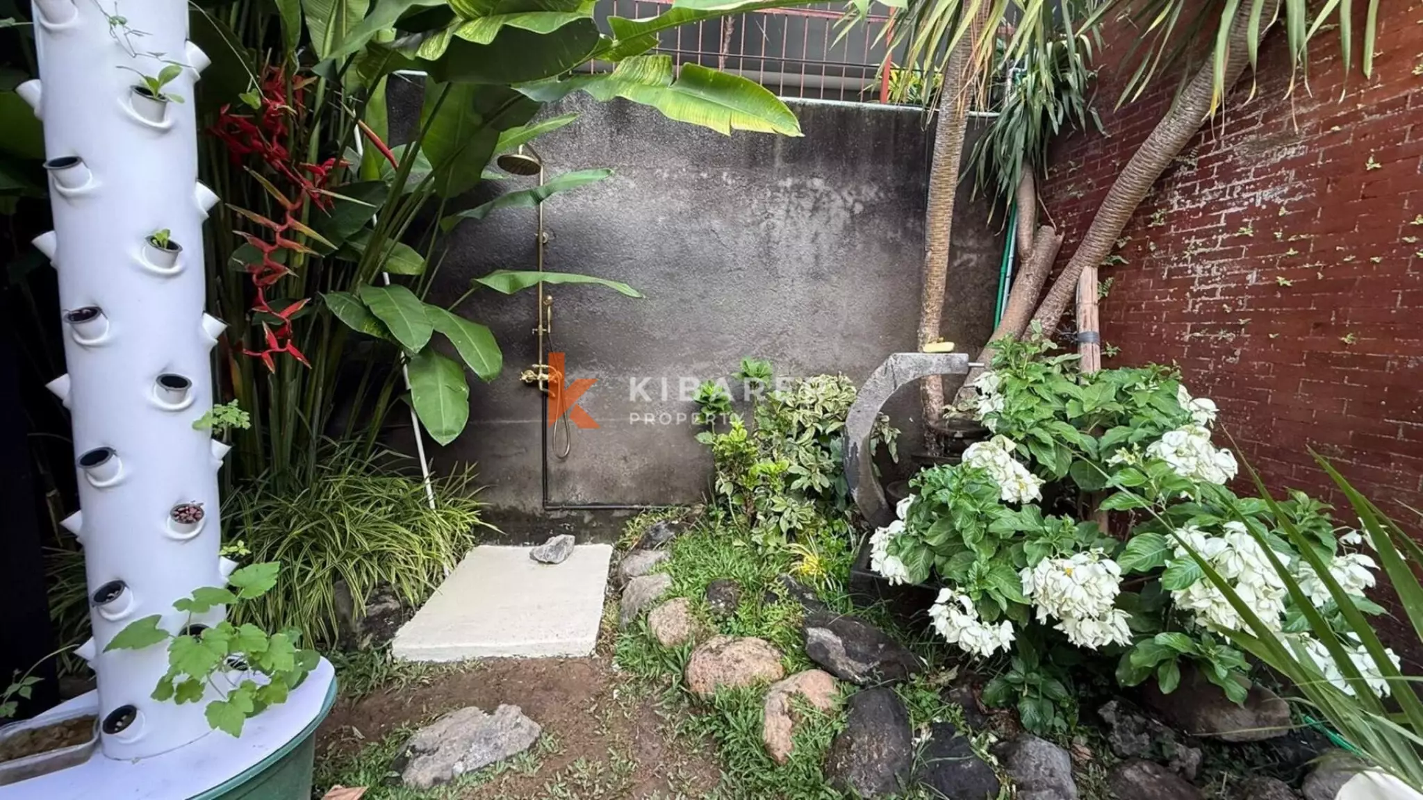 Tropical Five Bedroom Villa with Private Jacuzzi in Kayu Tulang — image 12