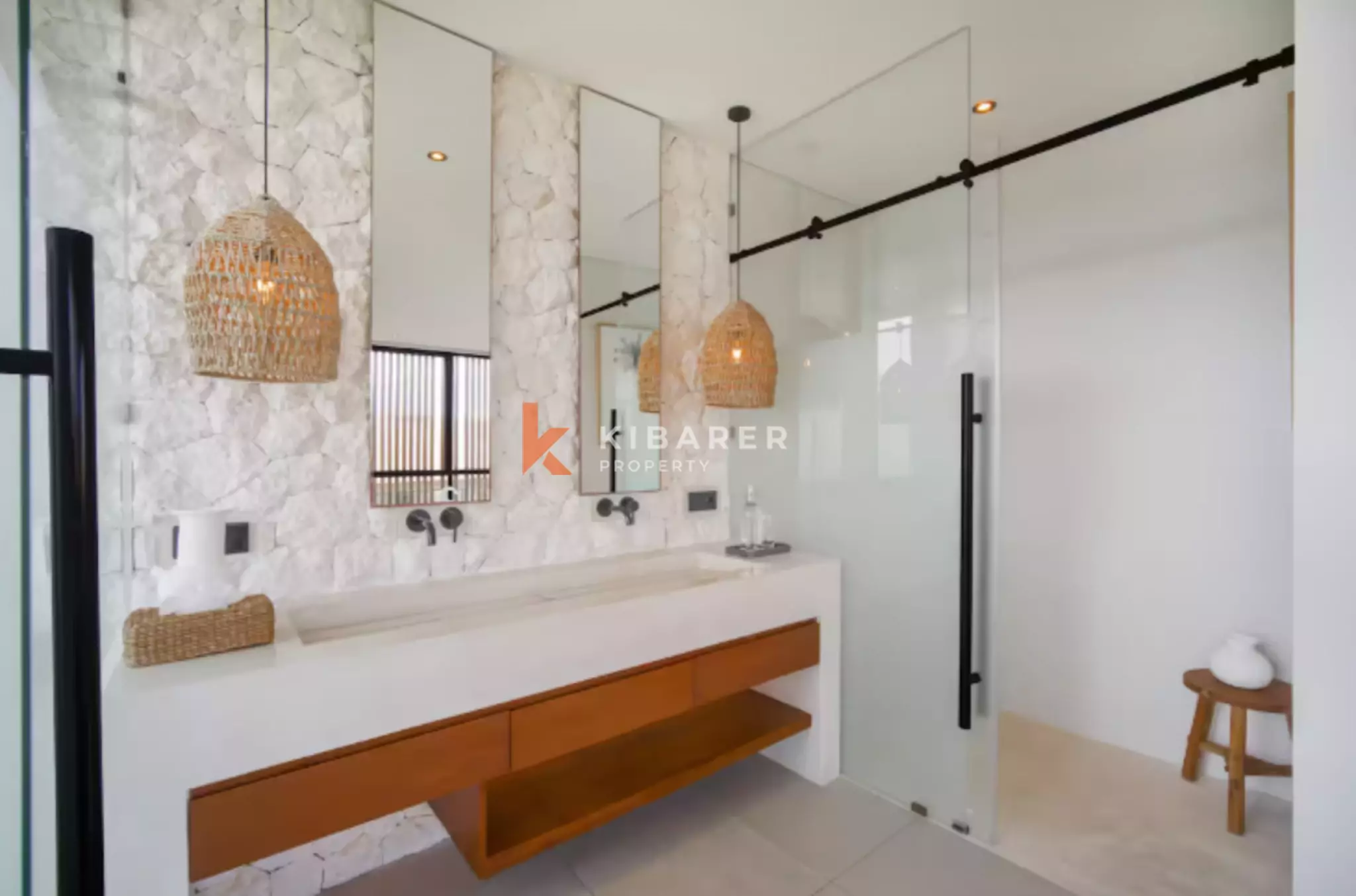 Luxury Garden Escape – Five Bedroom Villa in Tumbak Bayuh — image 17