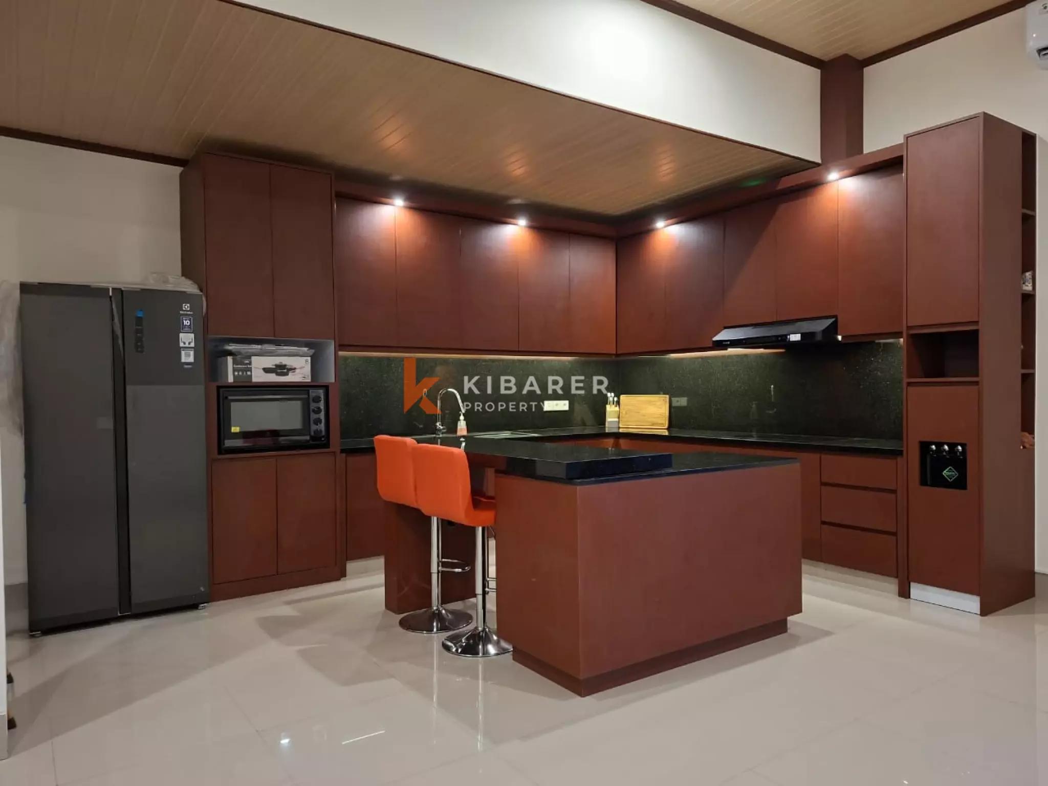 Perfect Holiday Spot in Sanur - Beautiful Three-Bedroom Villa — image 4