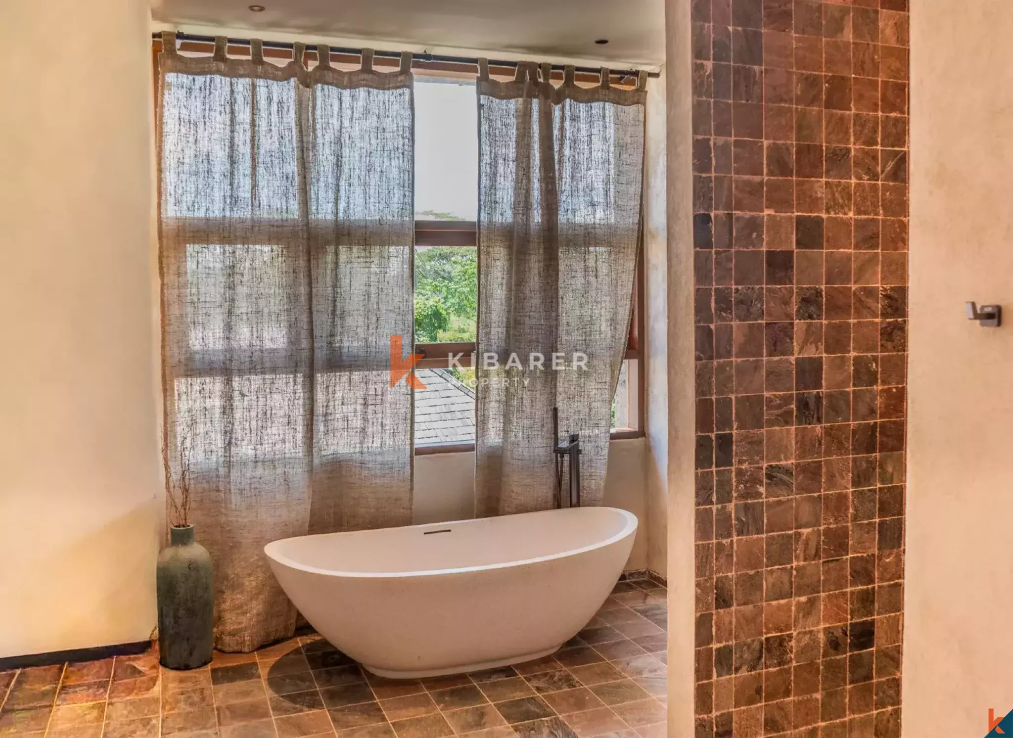 Magnificent Private Villa with Six Bedrooms Near Nyanyi Beach — image 15