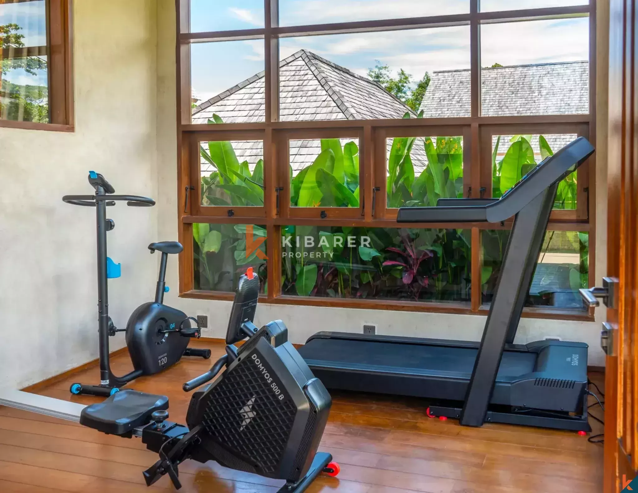 Magnificent Private Villa with Six Bedrooms Near Nyanyi Beach — image 9