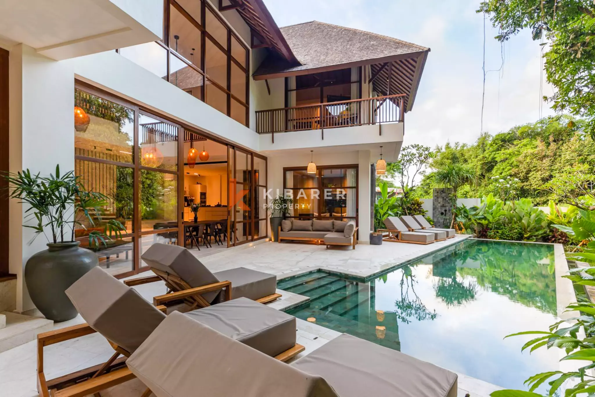 Luxury Five-Bedroom Private Villa with Pool in Nyanyi