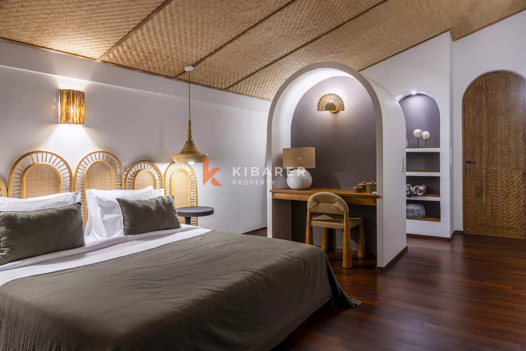 Tropical Paradise: Three-Bedroom Villa with Private Pool & Garden in Kerobokan — image 14
