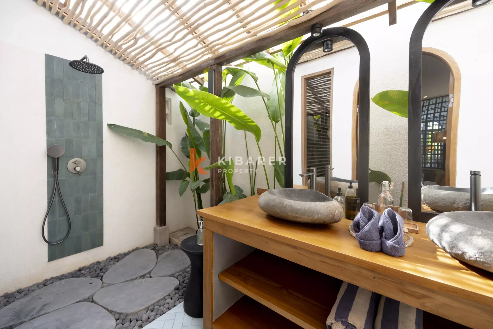 Tropical Paradise: Three-Bedroom Villa with Private Pool & Garden in Kerobokan — image 17