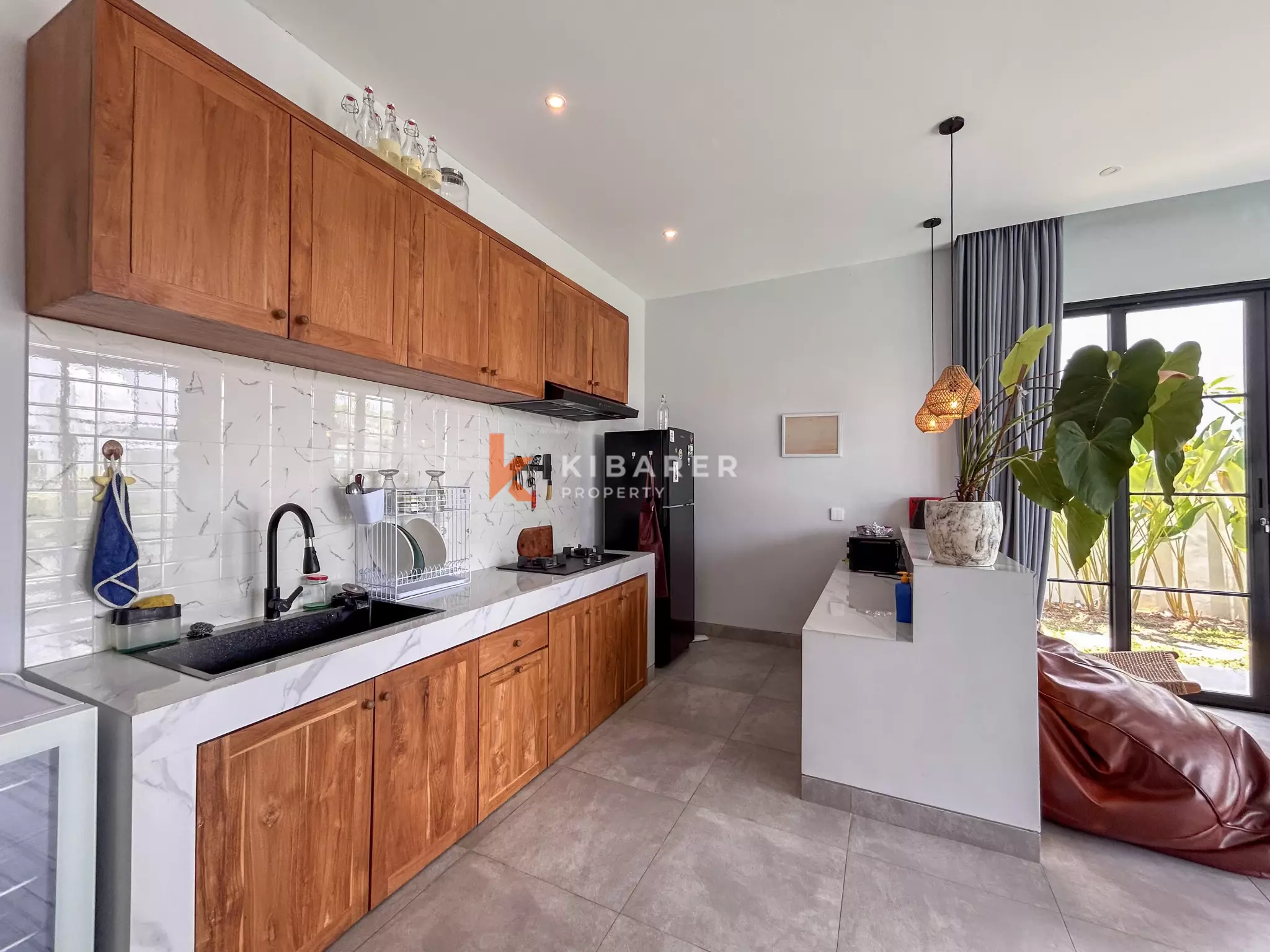 Spacious Two-Bedroom Villa with Large Pool and Tropical Garden in Munggu — image 5