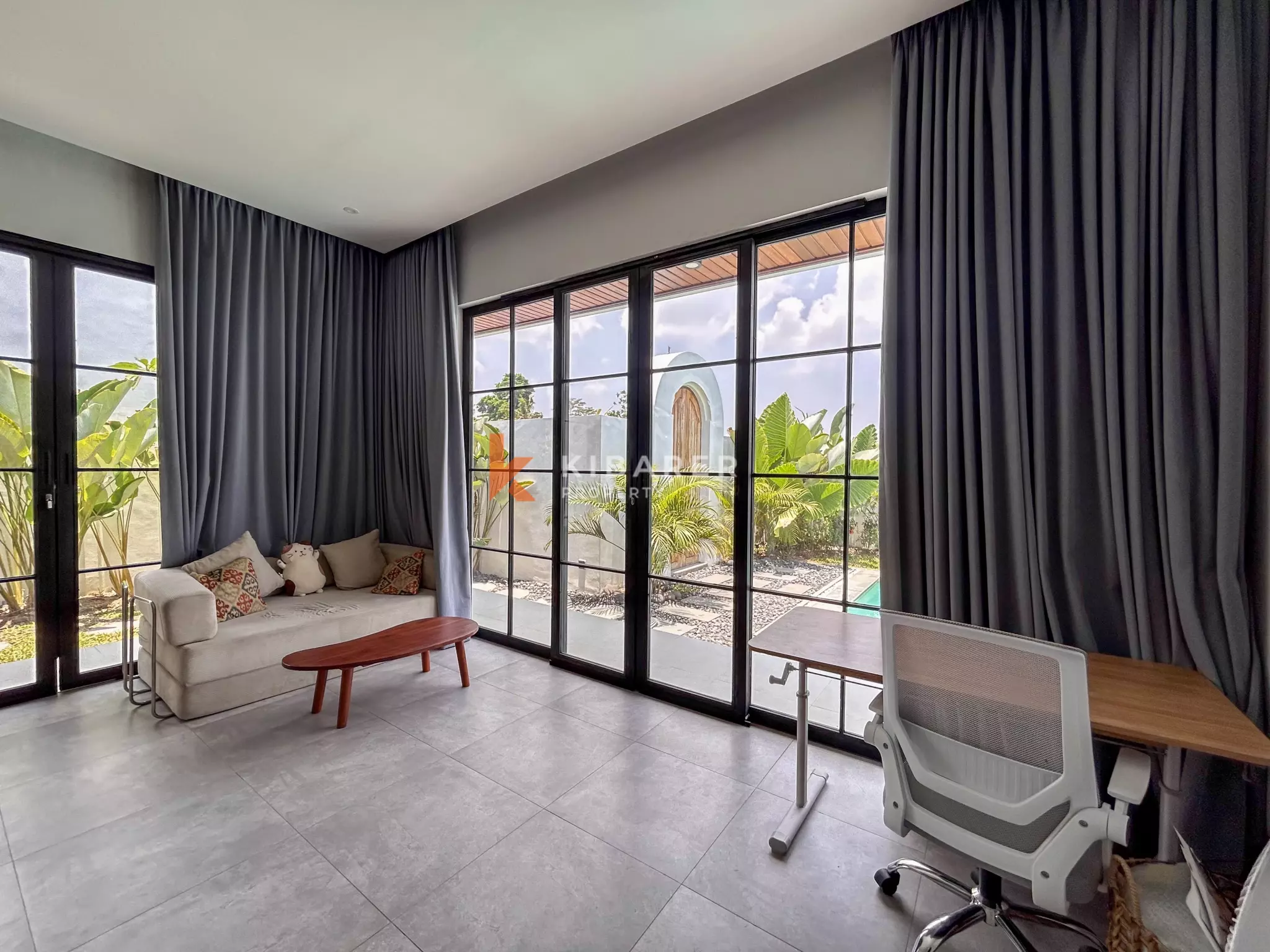 Spacious Two-Bedroom Villa with Large Pool and Tropical Garden in Munggu — image 9