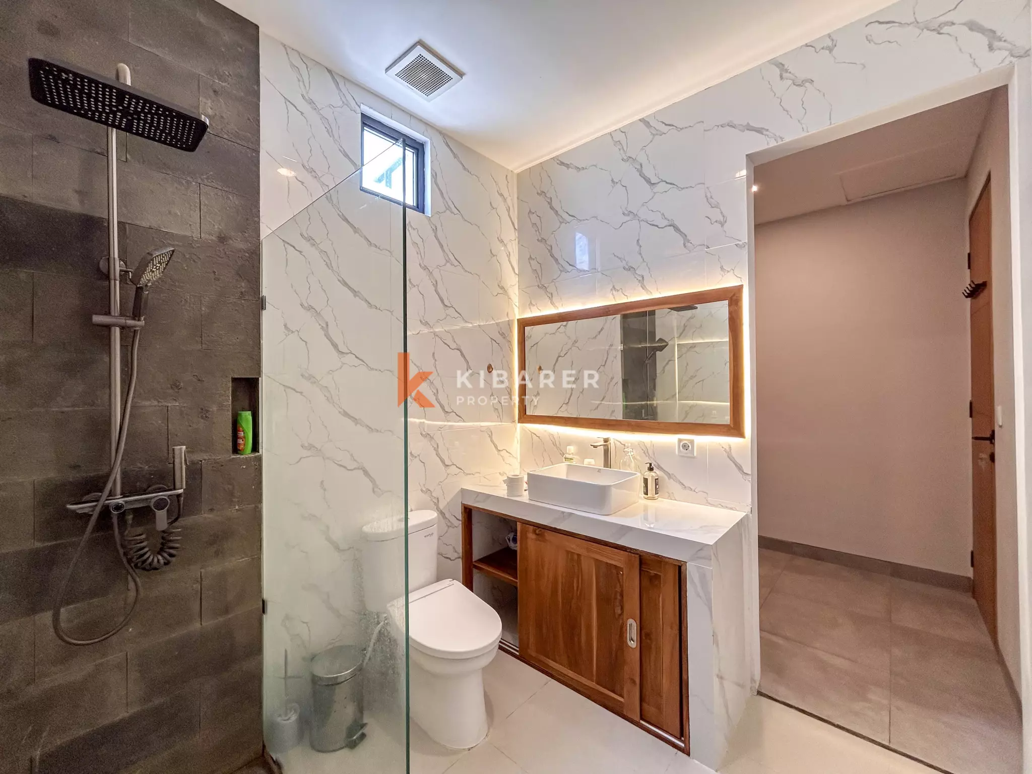 Spacious Two-Bedroom Villa with Large Pool and Tropical Garden in Munggu — image 13
