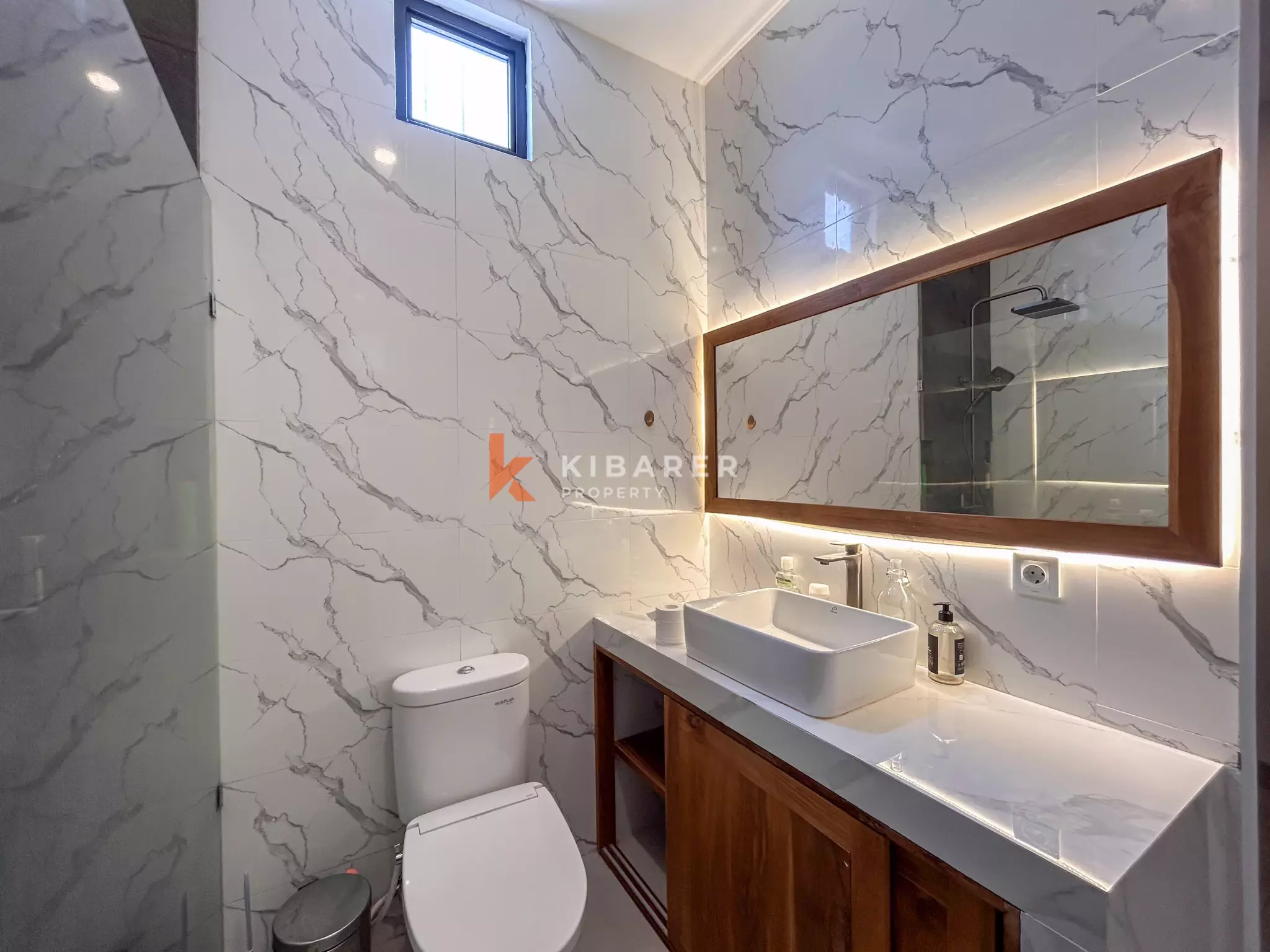 Spacious Two-Bedroom Villa with Large Pool and Tropical Garden in Munggu — image 15