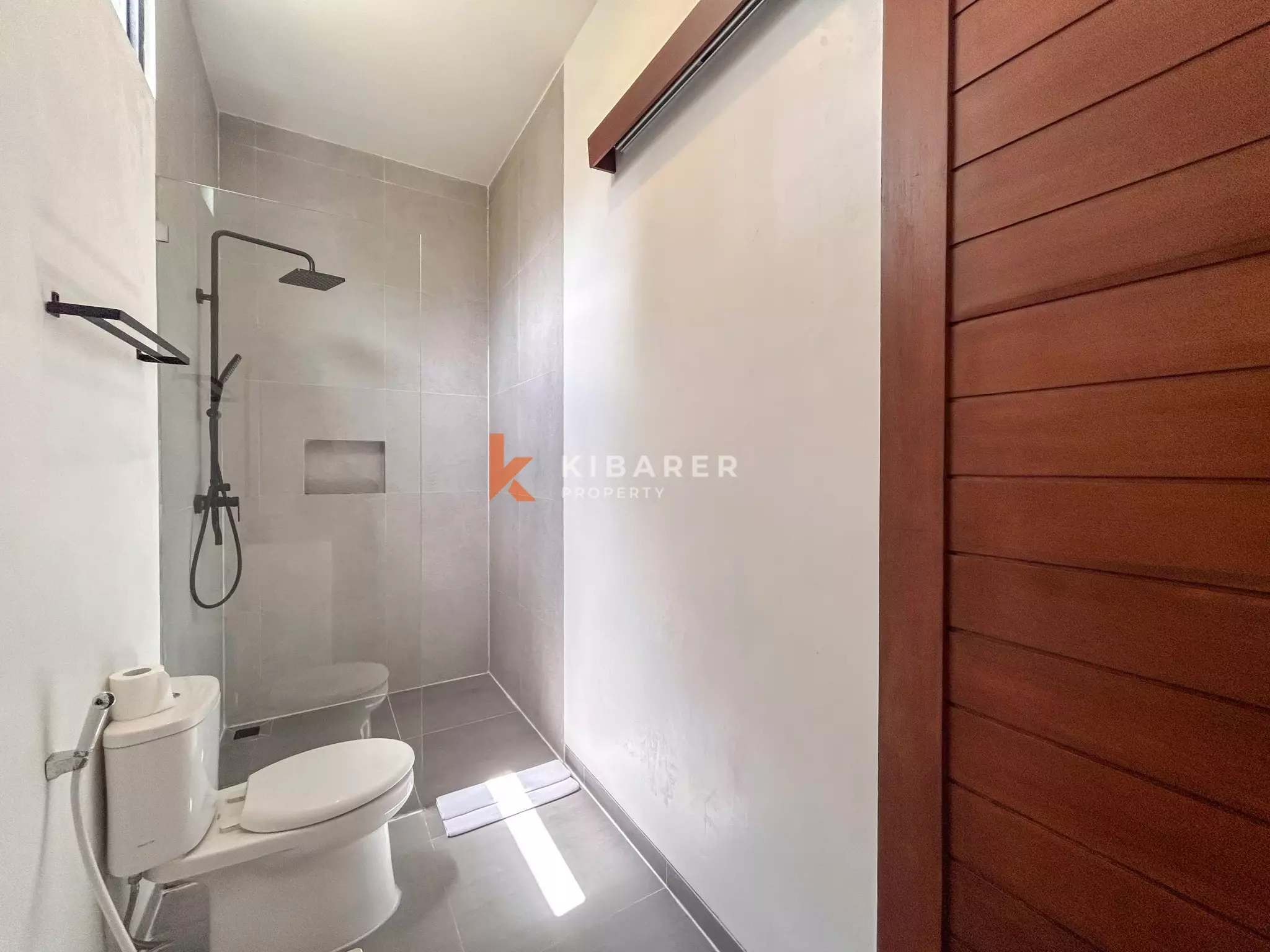 Modern Three-Bedroom Villa with Private Pool and Contemporary Architectural Design in Balangan — image 13