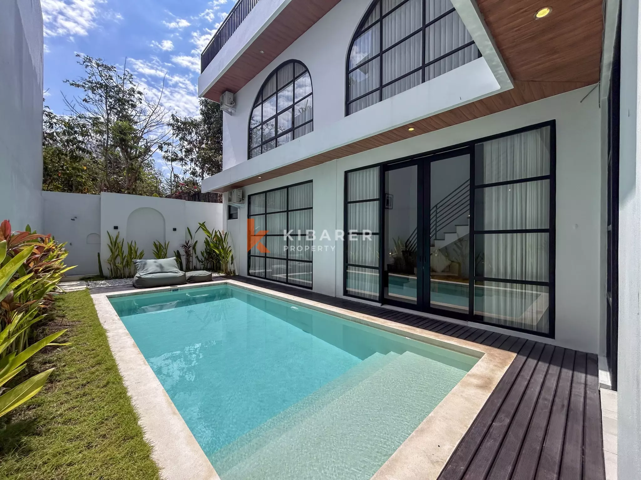 Modern Three-Bedroom Villa with Private Pool and Contemporary Architectural Design in Balangan — image 3