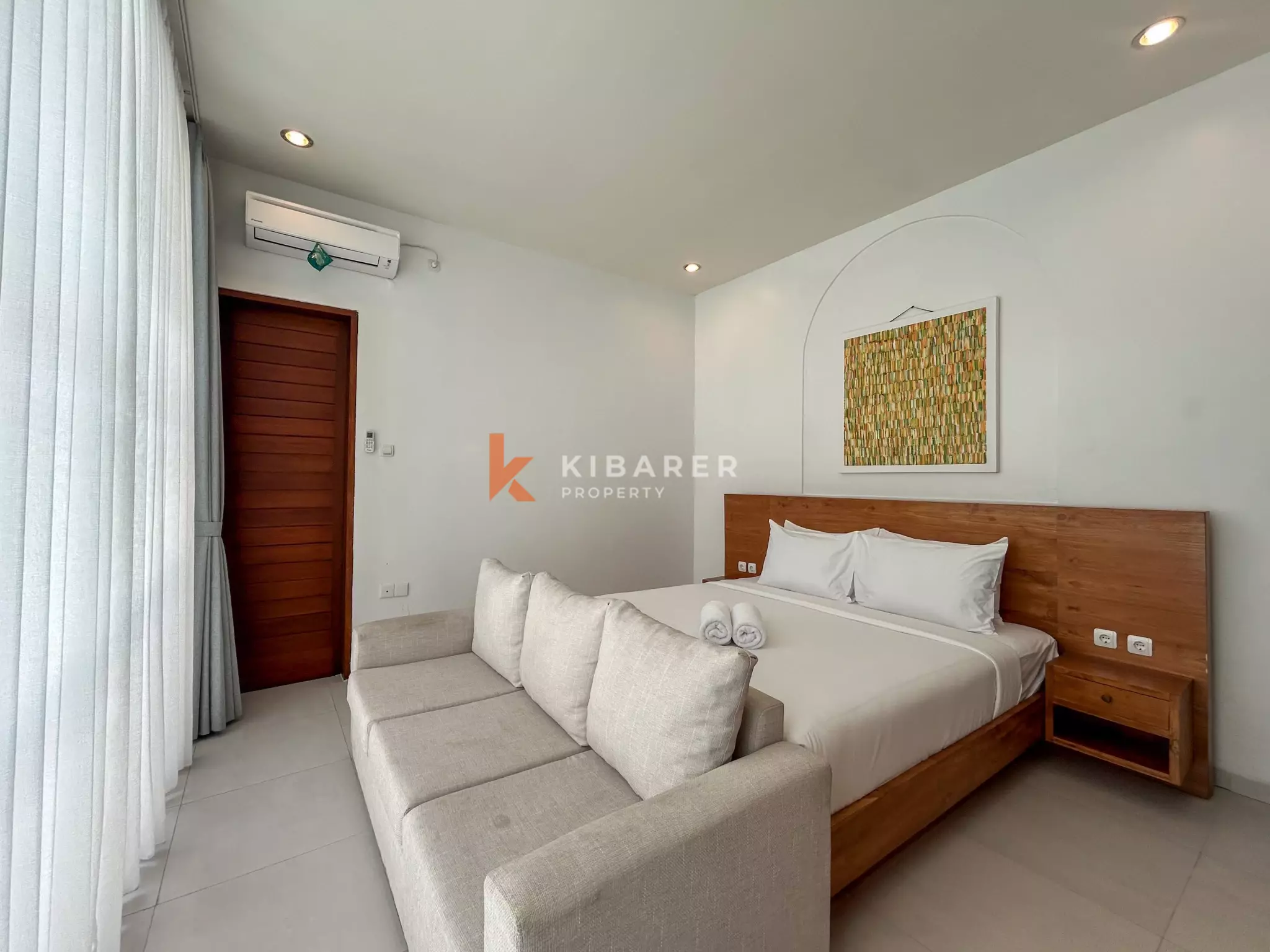 Modern Three-Bedroom Villa with Private Pool and Contemporary Architectural Design in Balangan — image 11