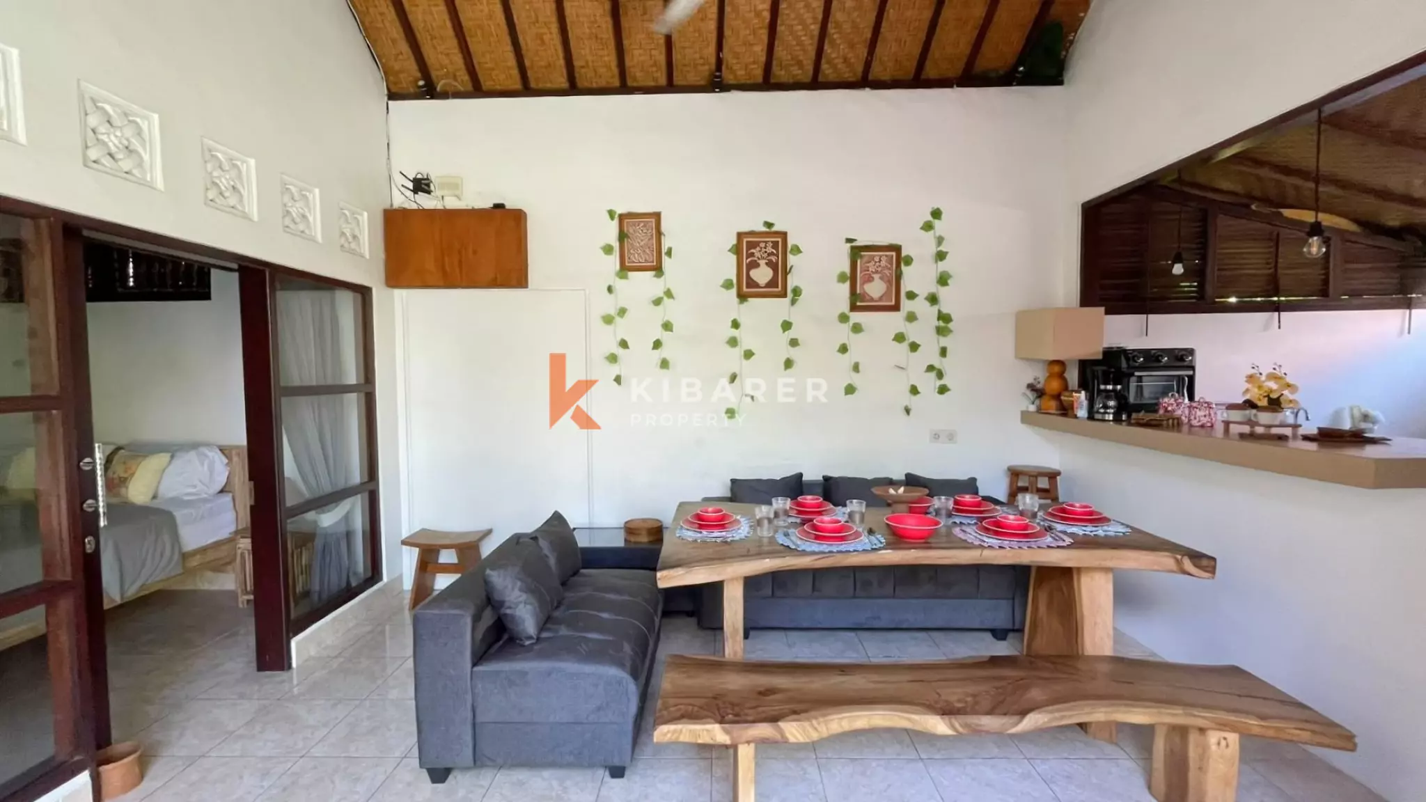 Three-Bedroom Villa with Open Concept and Private Pool in Babakan — image 2