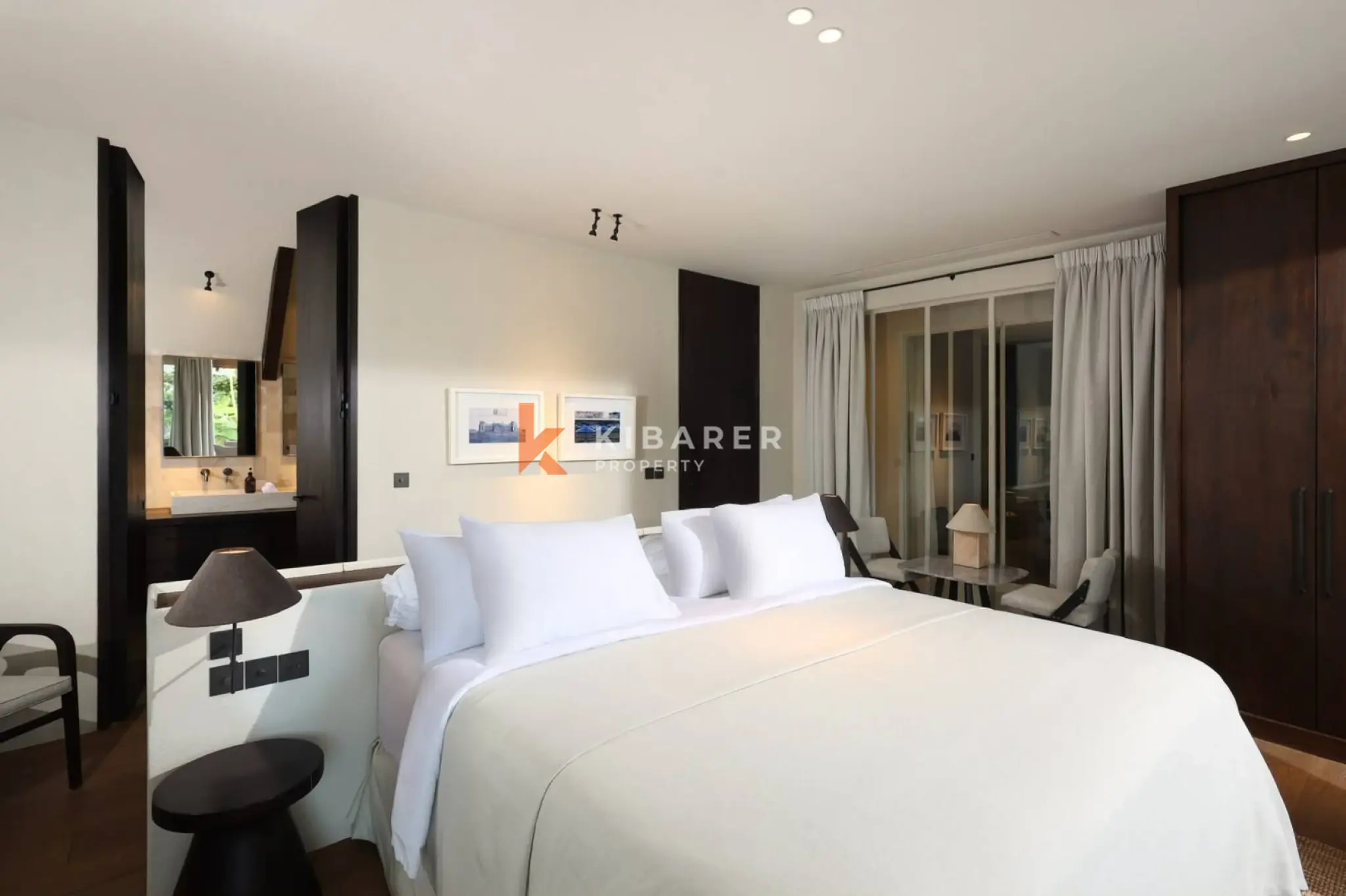 Comfortable Six-Bedroom Residence with Spacious Garden in Umalas — image 8
