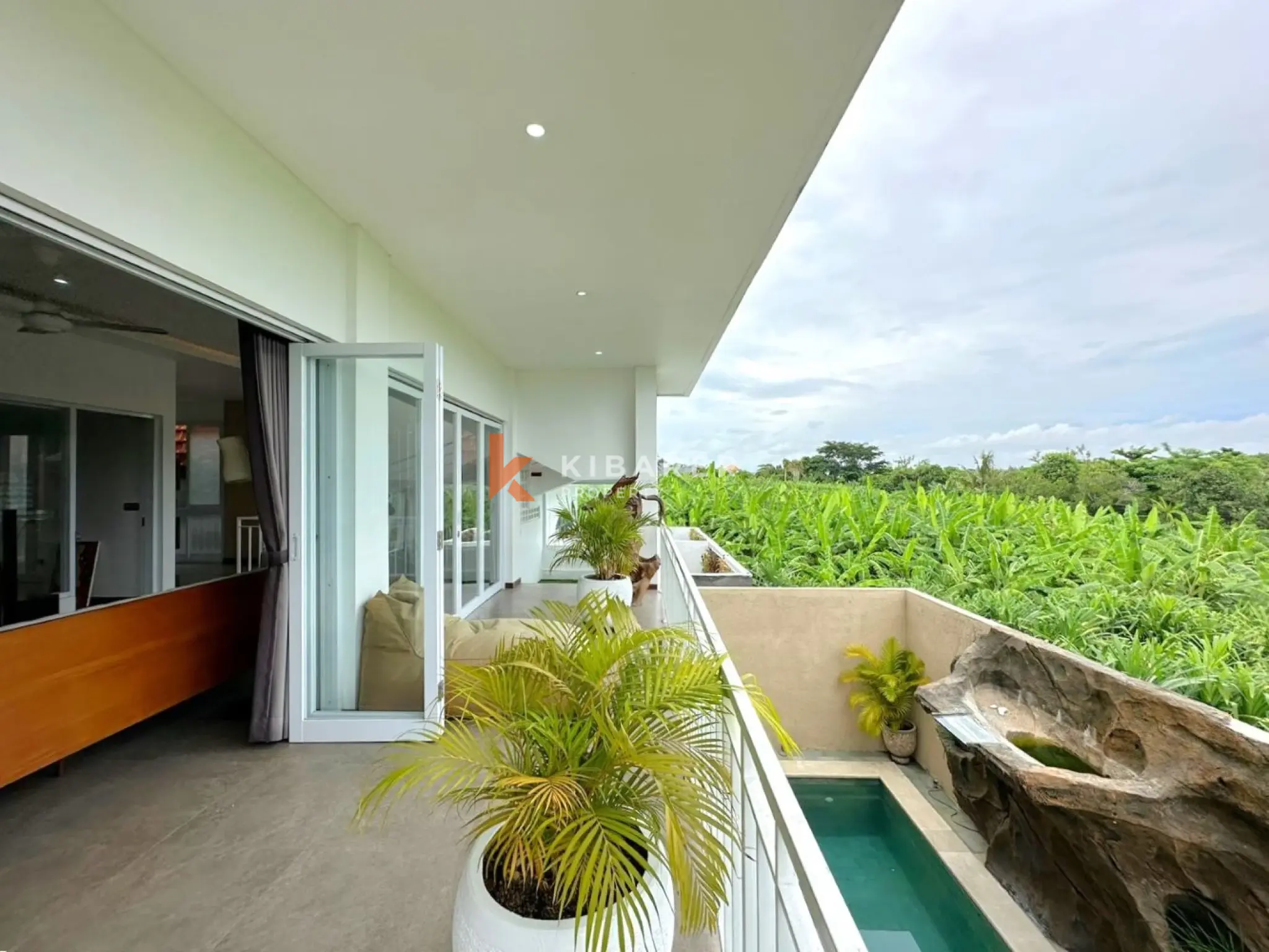Cozy Three Bedroom Enclosed Living Room Nestled in Padonan — image 18