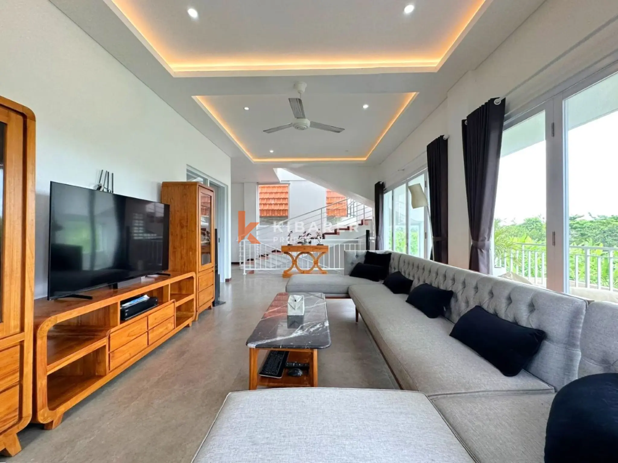 Cozy Three Bedroom Enclosed Living Room Nestled in Padonan — image 3