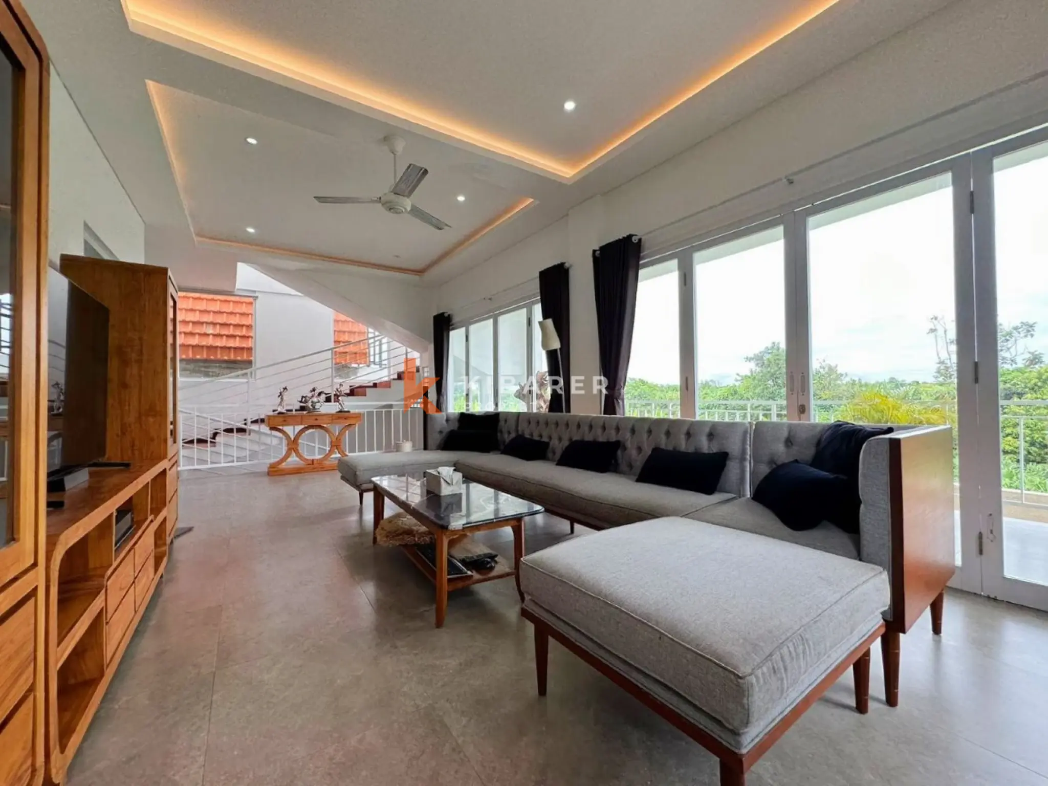 Cozy Three-Bedroom Enclosed Lounge Nestled in Padonan — image 4