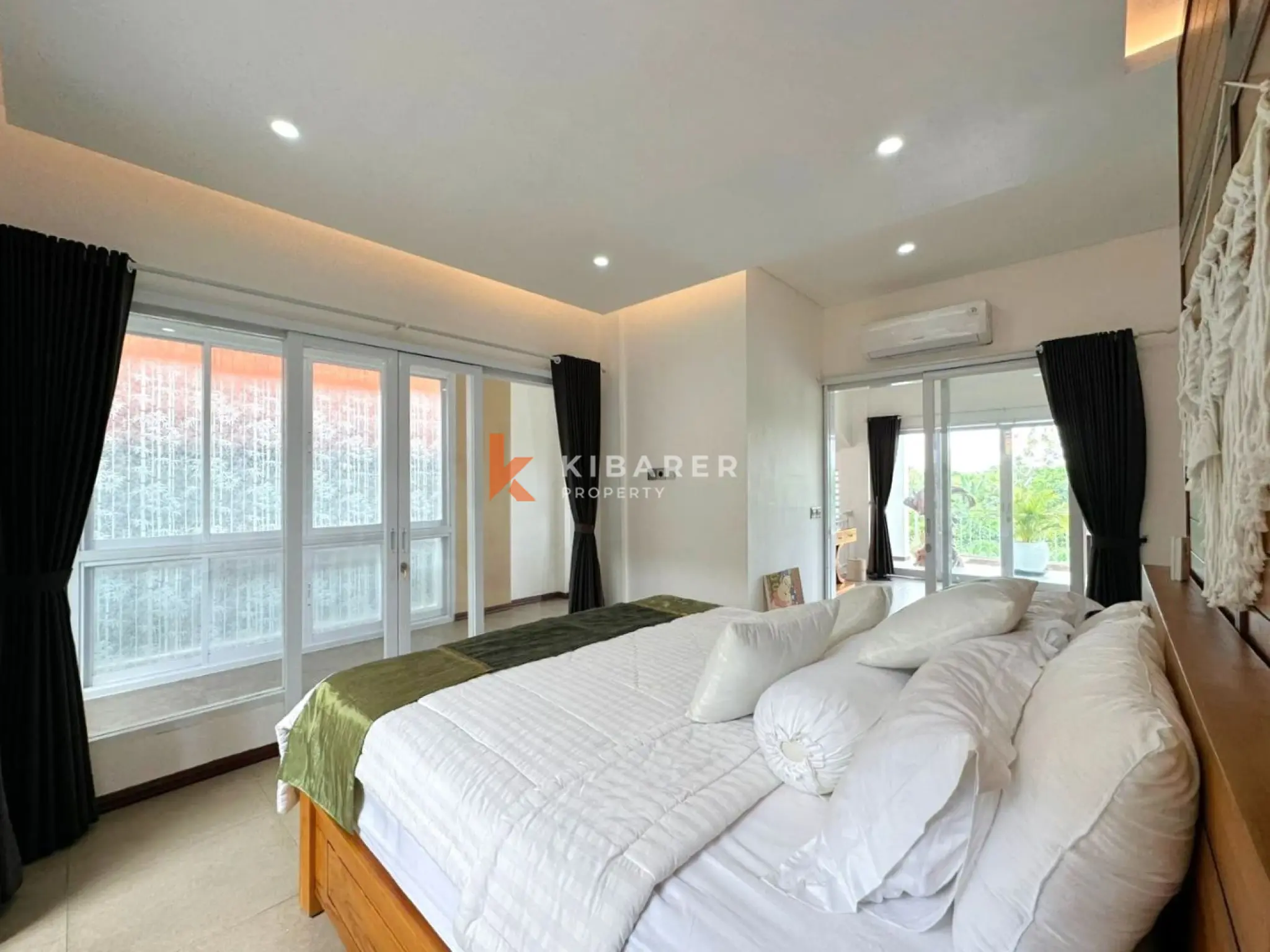Cozy Three-Bedroom Closed Living Room Located in Padonan — image 14