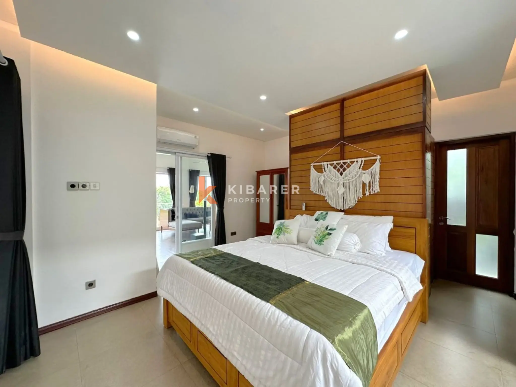 Cozy Three-Bedroom Closed Living Room Located in Padonan — image 15
