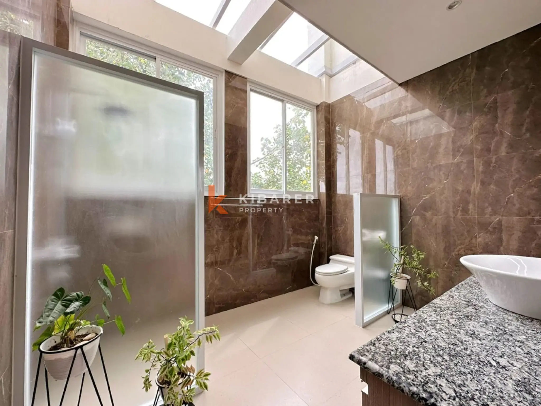 Cozy Three-Bedroom Enclosed Lounge Nestled in Padonan — image 17