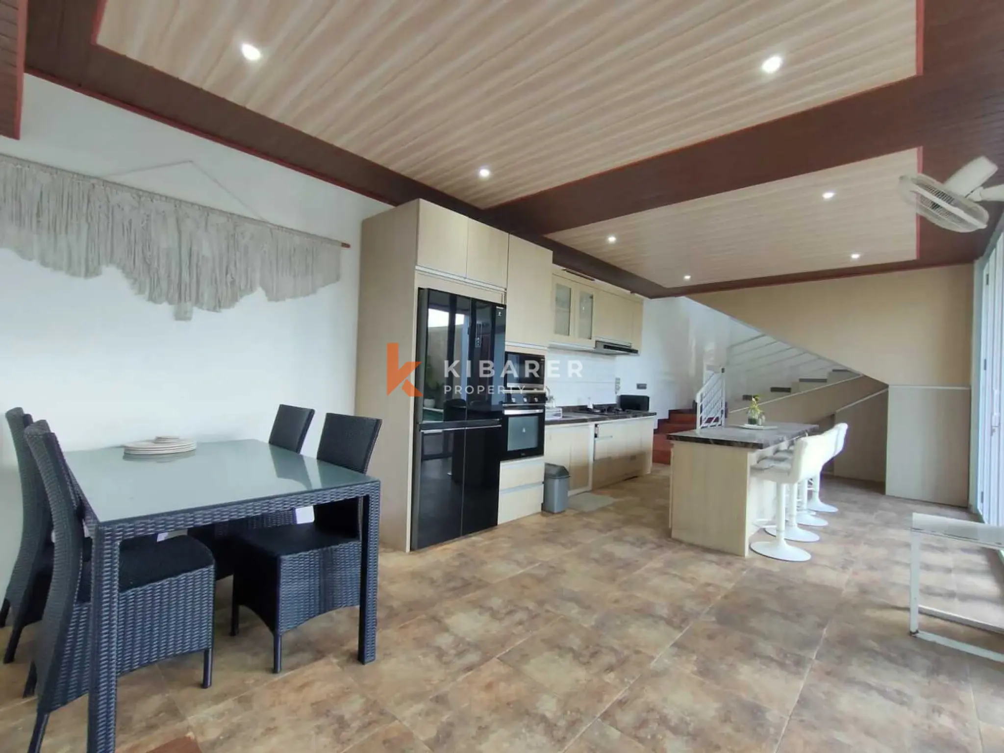 Cozy Three-Bedroom Closed Living Room Located in Padonan — image 10