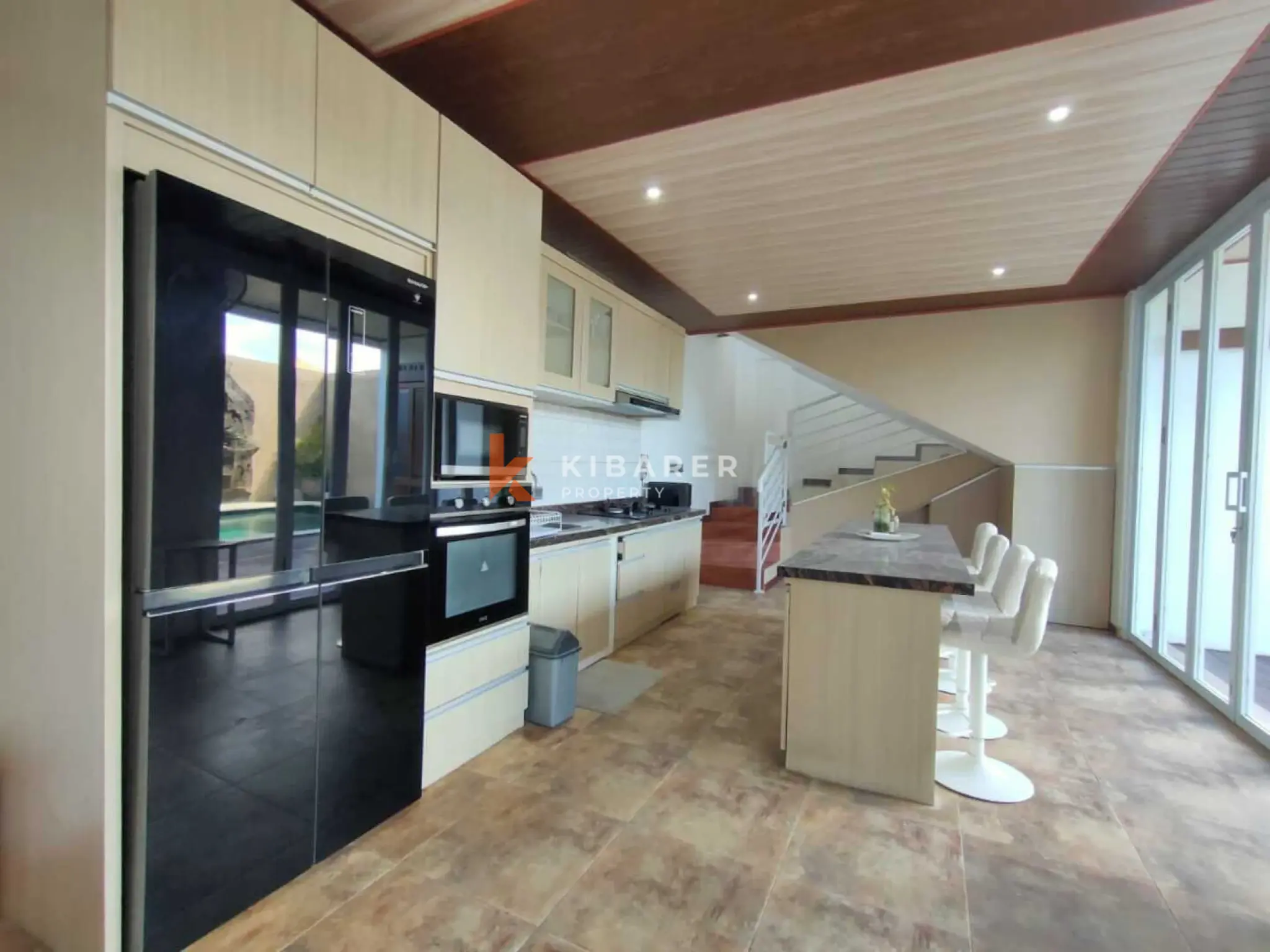 Cozy Three-Bedroom Enclosed Lounge Nestled in Padonan — image 7