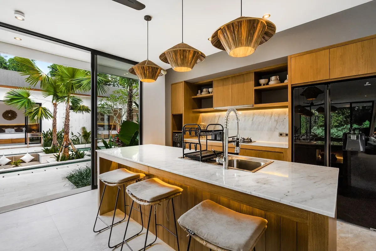 8 BR Tropical-Modern Courtyard Estate Ubud — 8BR Estate Rental in Ubud — image 10