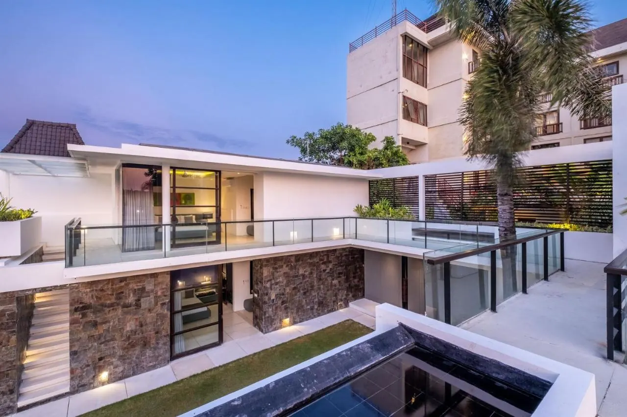 5 BR Walk-to-Beach Modern Villa Seminyak — 5BR Villa Rental in Seminyak — image 6
