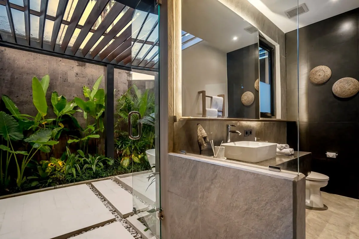 5 BR Tropical-Modern Courtyard Retreat Ubud — 5BR Villa Rental in Ubud — image 8