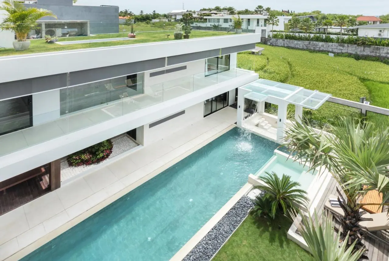 4 BR Modern Rice-Field Villa Canggu — 4BR Villa Rental in Canggu — image 8