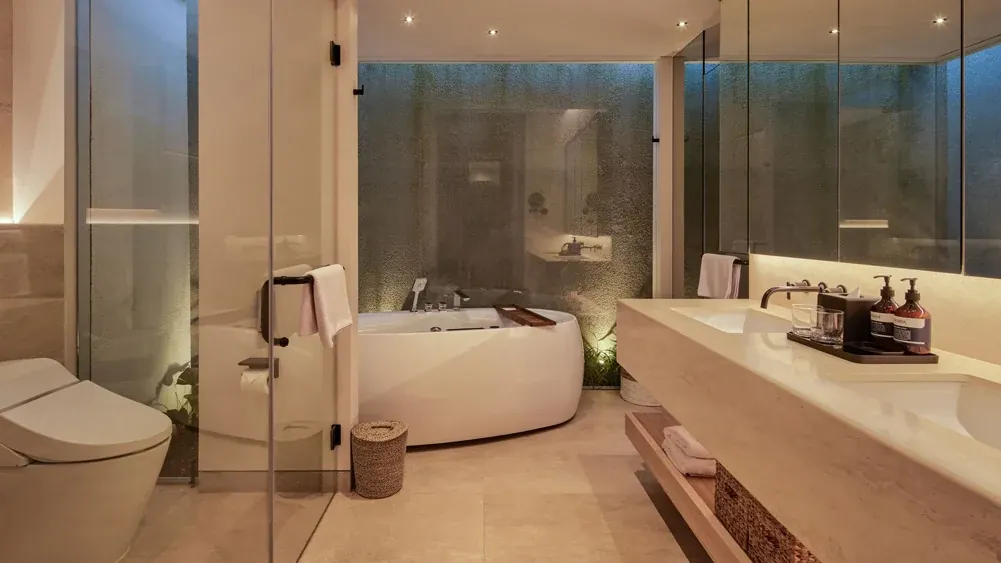 6 BR Contemporary Courtyard Villa Canggu — 6BR Villa Rental in Canggu — image 7
