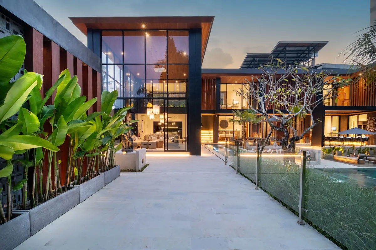 6 BR Tropical-Modern Glass Villa Ubud — 6BR Villa Rental in Ubud — image 11