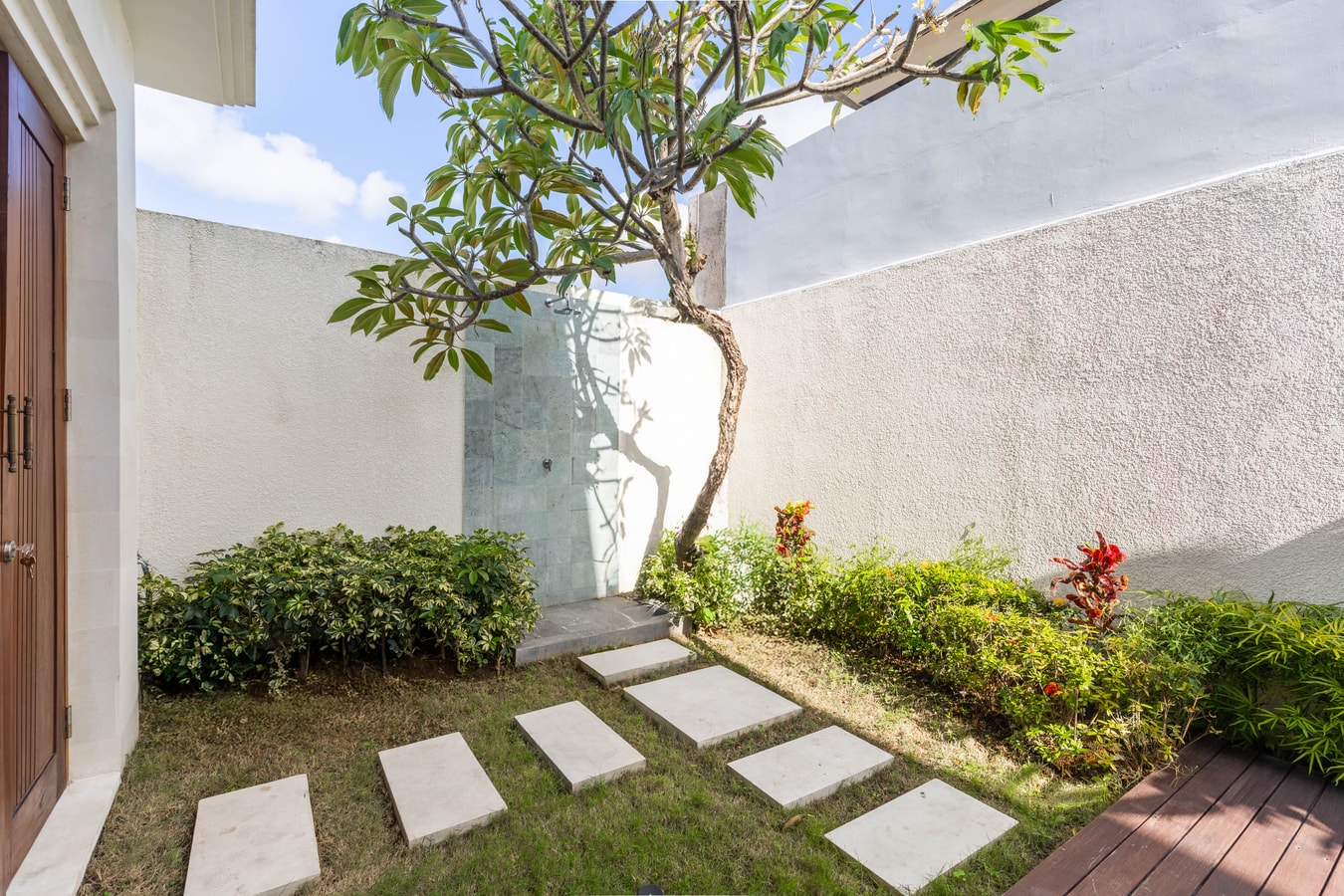 2BR Chic Berawa Villa | Pool & Bathtub, Near Cafés in Canggu, Bali — image 17