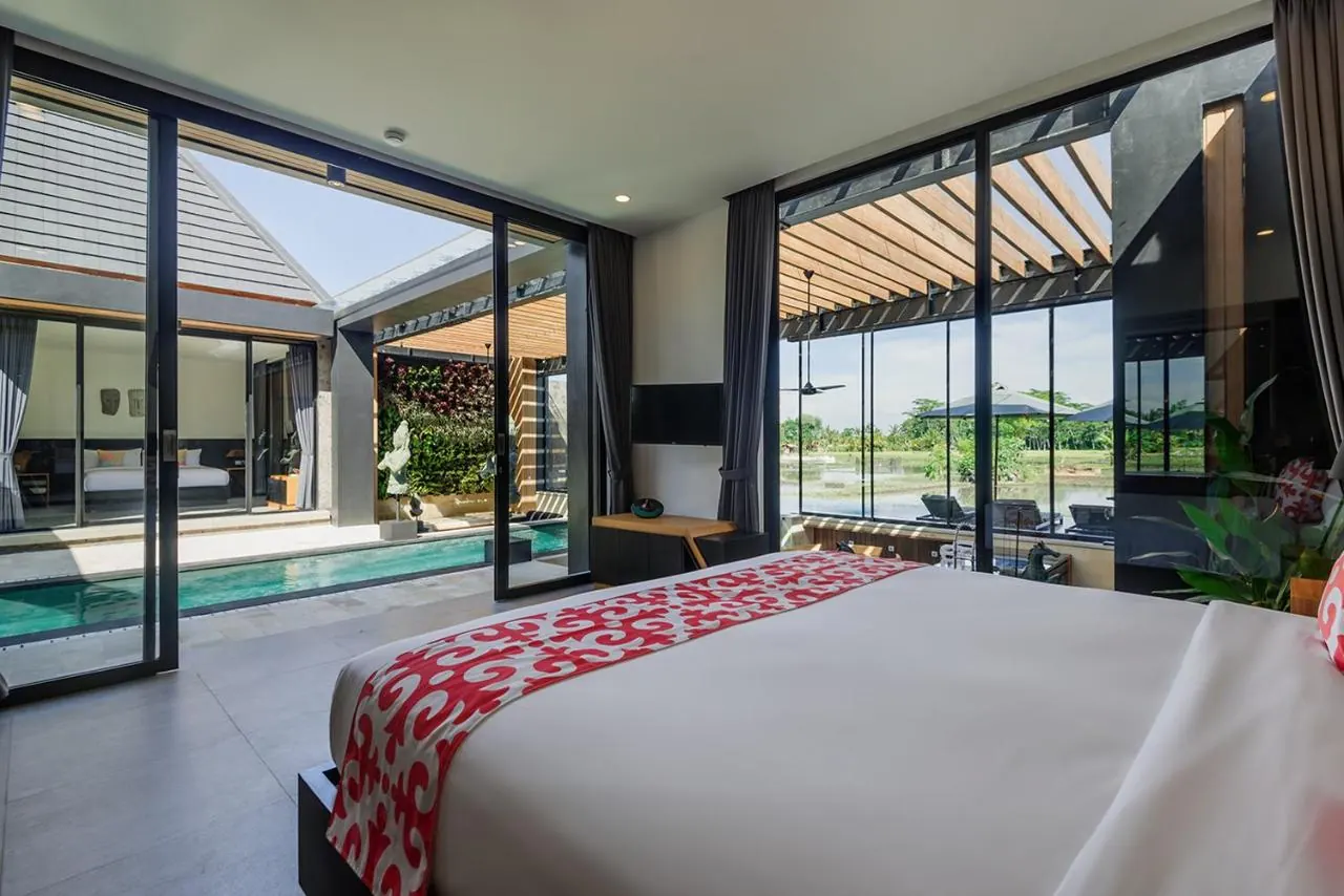 4 BR Glass Rice-Field Villa Ubud — 4BR Villa Rental in Ubud — image 4