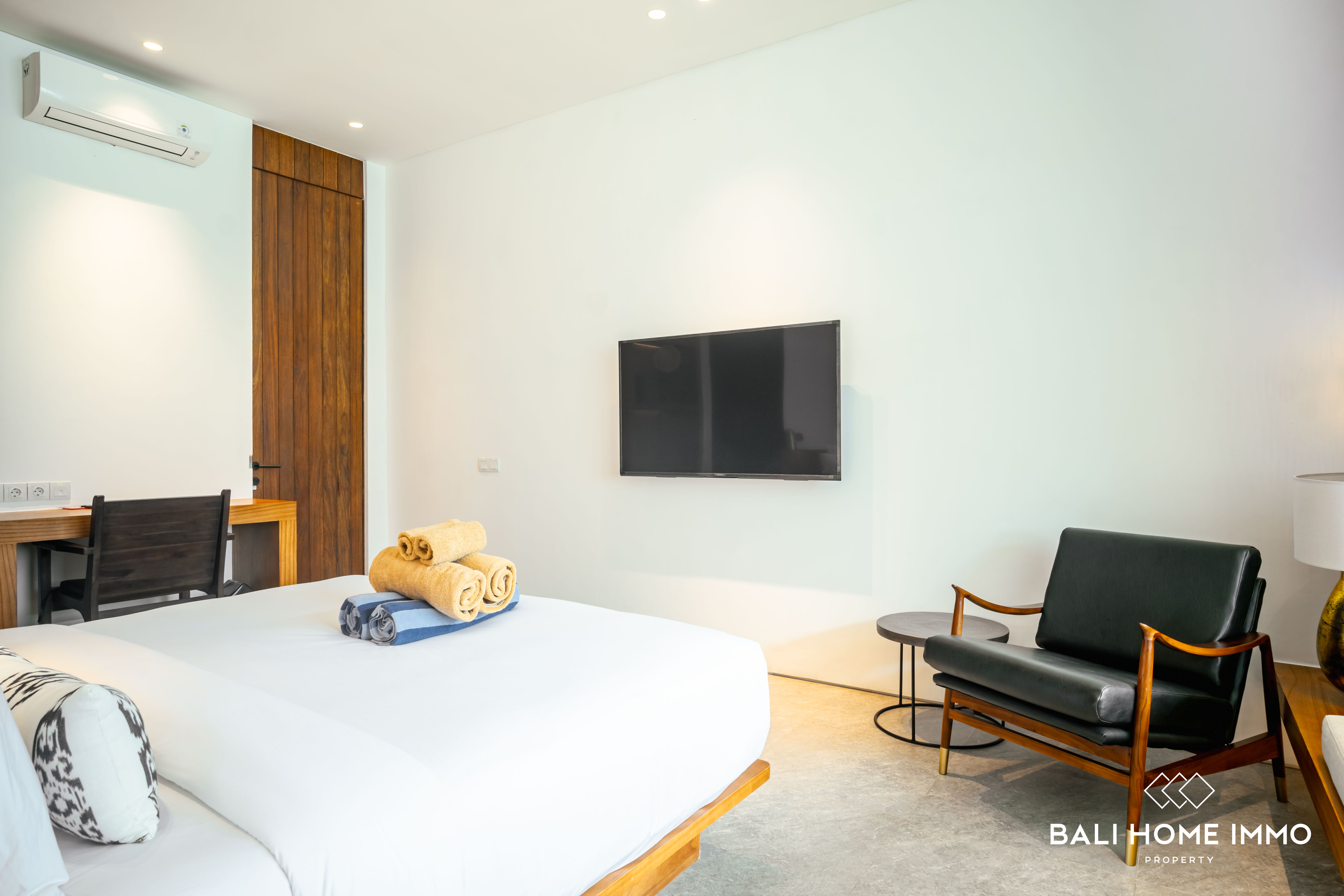 3 Bedroom Brand New Villa in a complex for yearly rental in Pererenan Bali — image 16