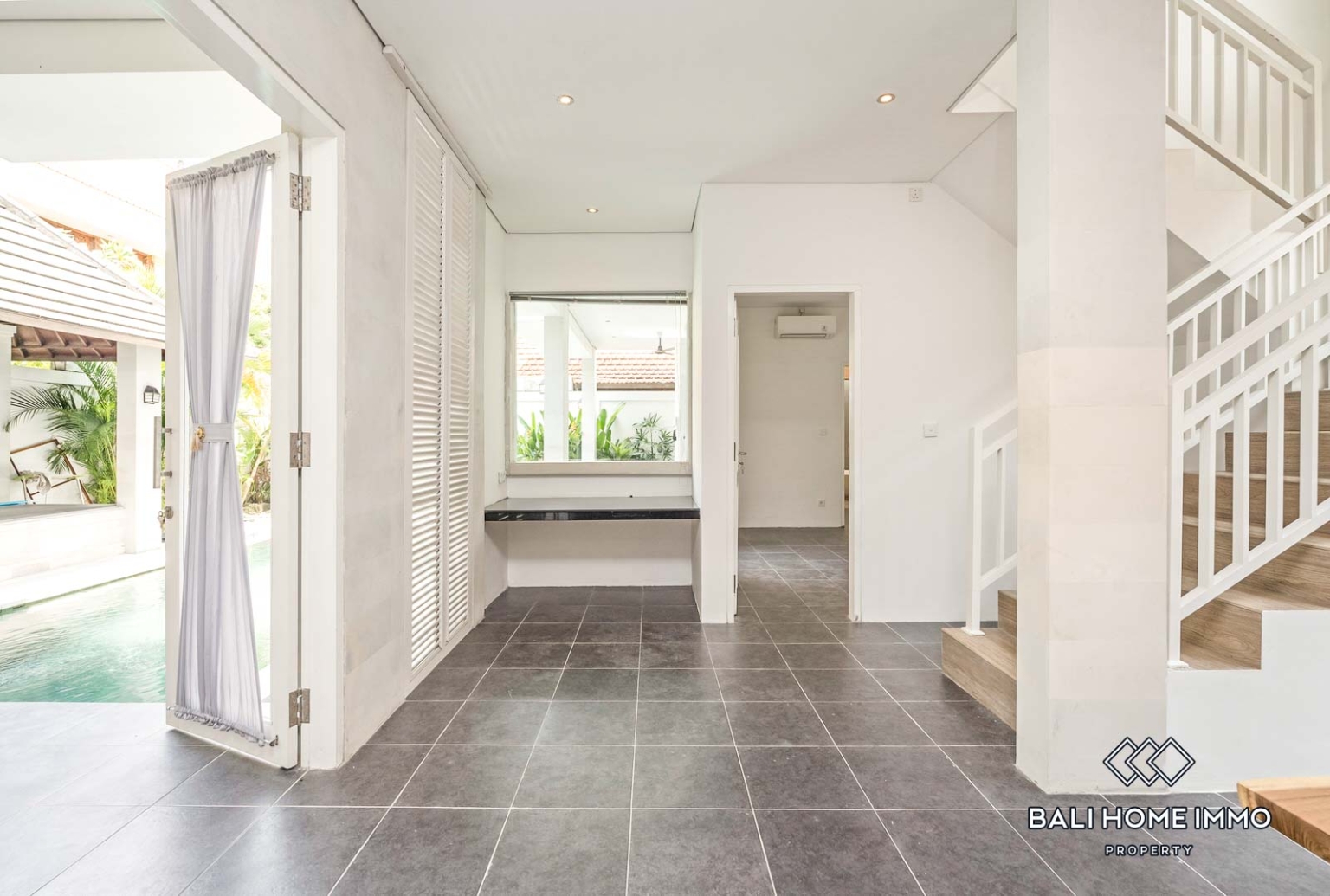 3 Bedroom Family Villa for Rent in Seminyak Beachside — image 7
