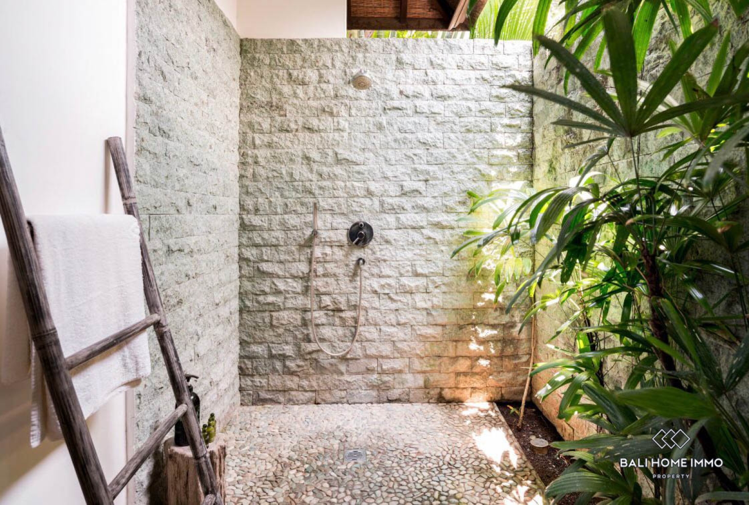 3 bedroom family villa with garden for rent in berawa — image 19