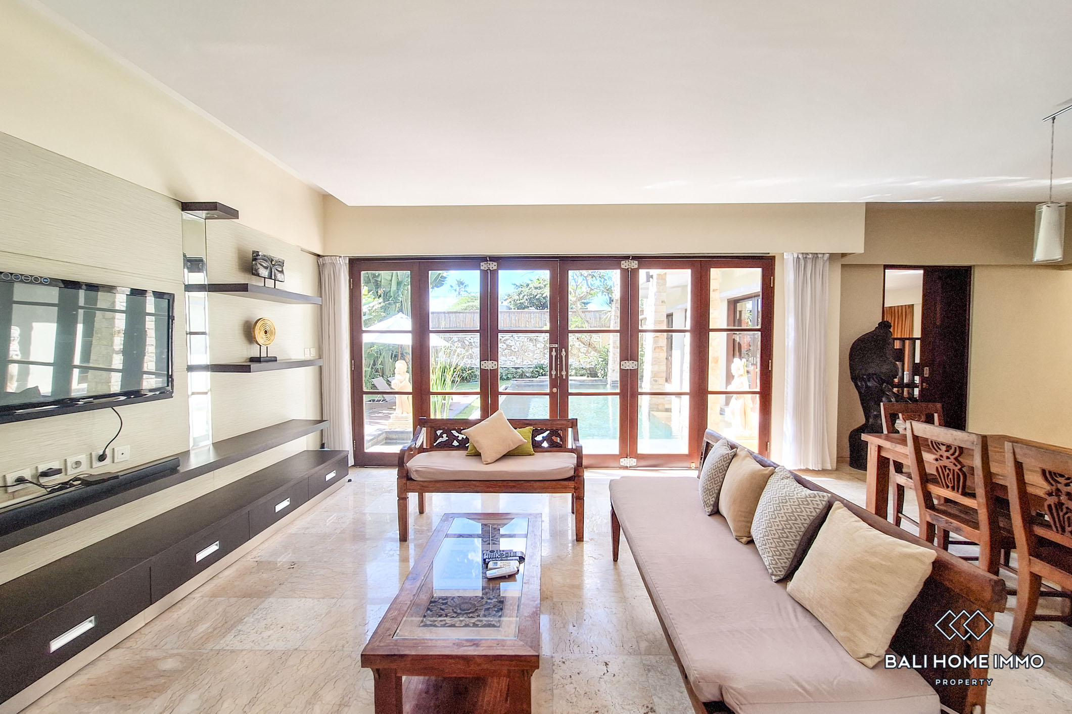 3 Bedroom Villa with garden for Rent near Nelayan Beach Canggu — image 2
