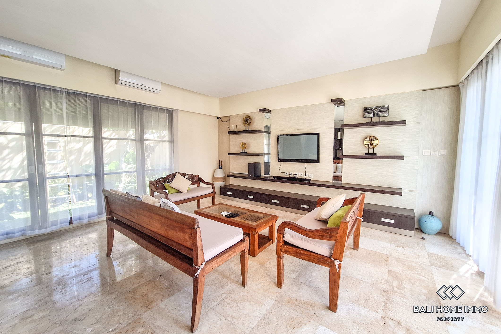 3 Bedroom Villa with garden for Rent near Nelayan Beach Canggu — image 3