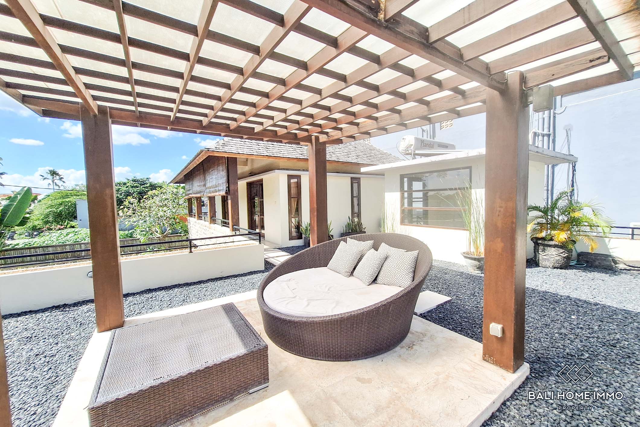 3 Bedroom Villa with garden for Rent near Nelayan Beach Canggu — image 17
