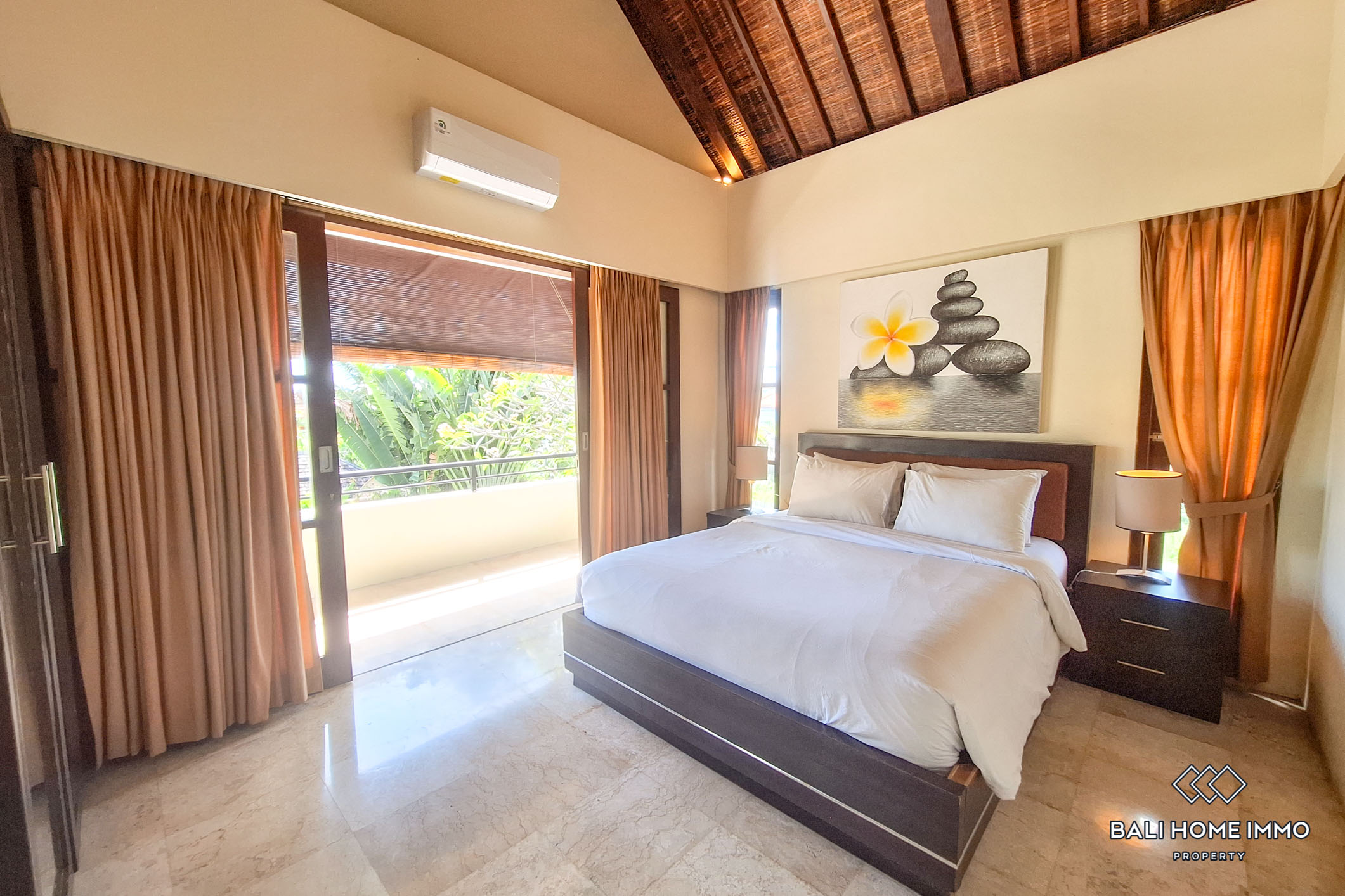 3 Bedroom Villa with garden for Rent near Nelayan Beach Canggu — image 8