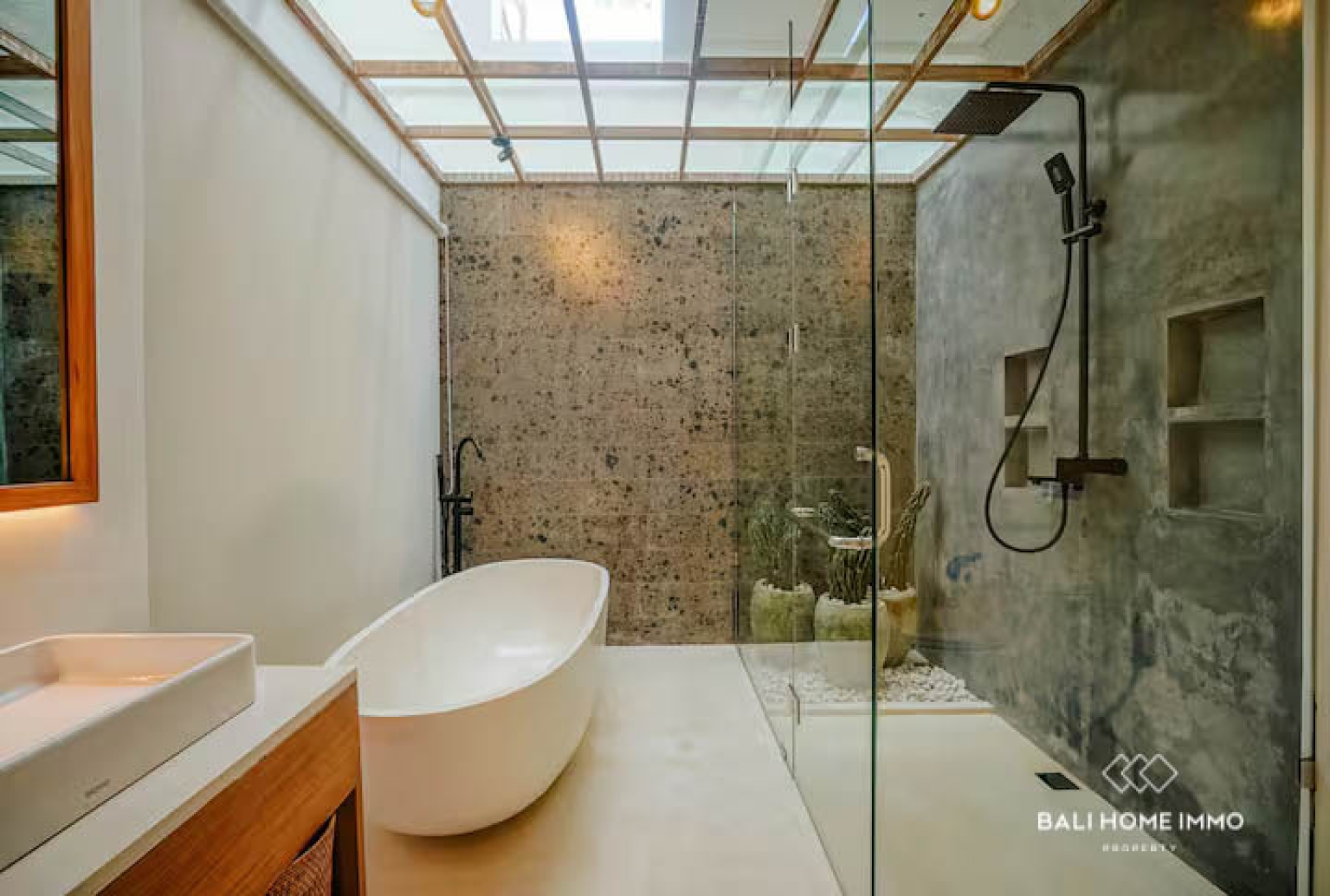 3-Bedroom Villa with Private Pool & Gym for Yearly Rental near Tanah Lot — image 10