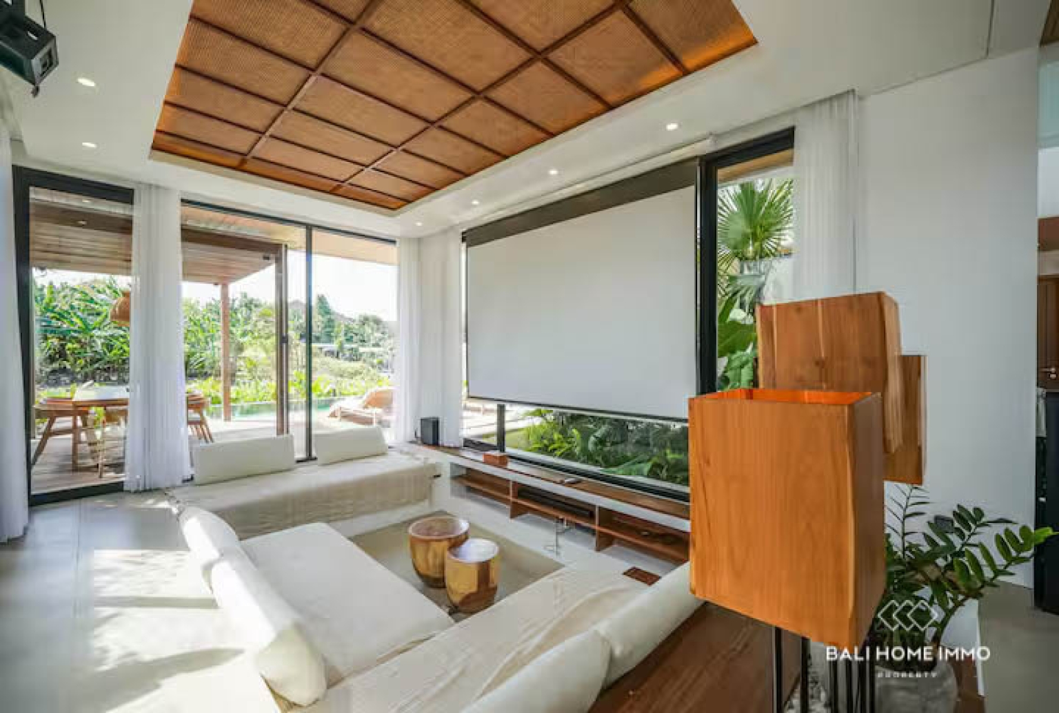 3-Bedroom Villa with Private Pool & Gym for Yearly Rental near Tanah Lot — image 1