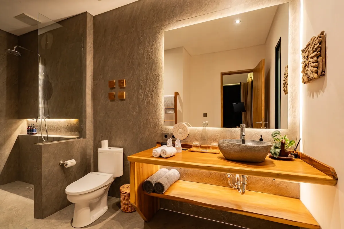 9 BR Tropical-Modern Pool Estate Ubud — 9BR Estate Rental in Ubud — image 16