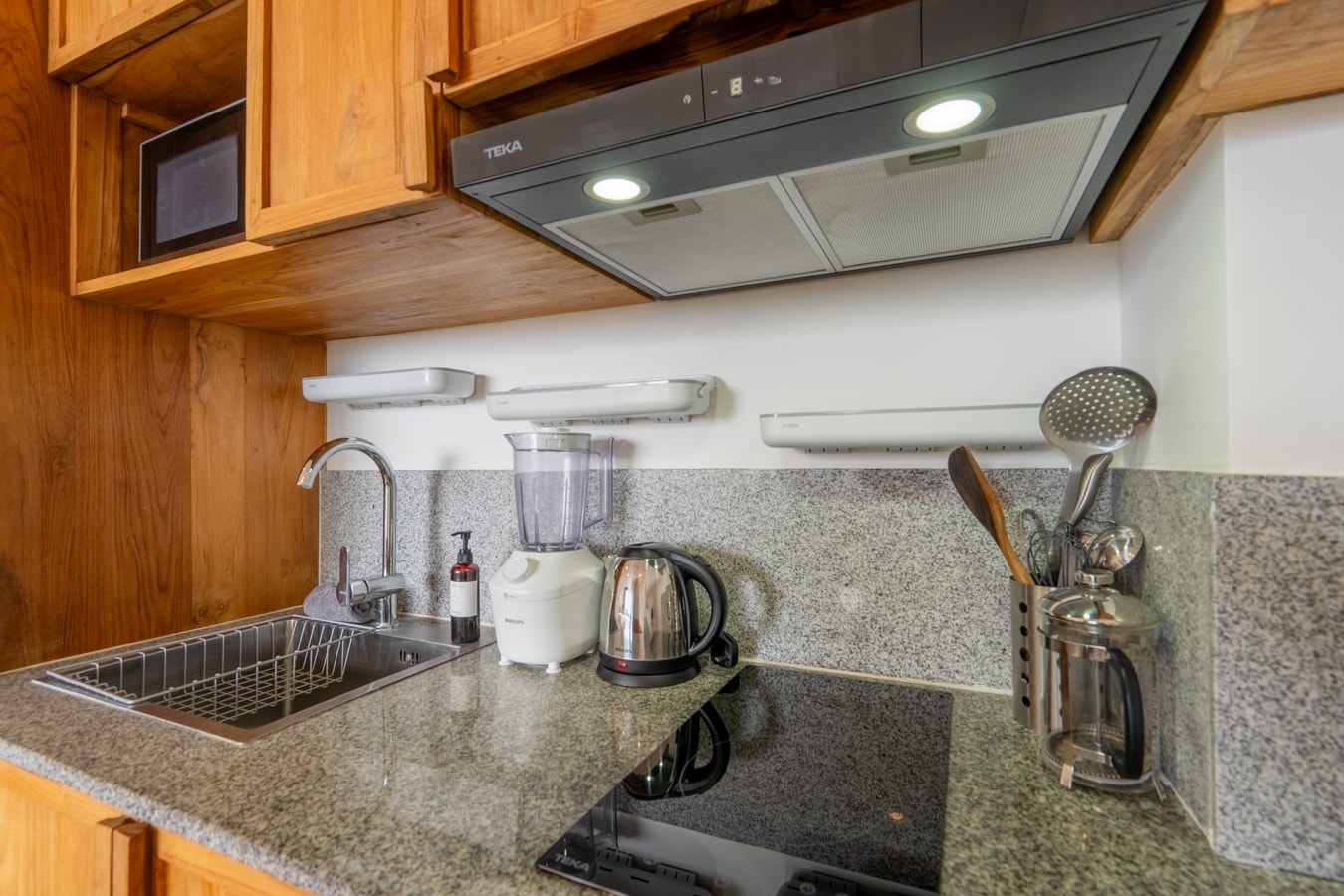 SB 302 - 1BR Pool Suite, Near Batu Belig Beach - Canggu, Bali — image 5