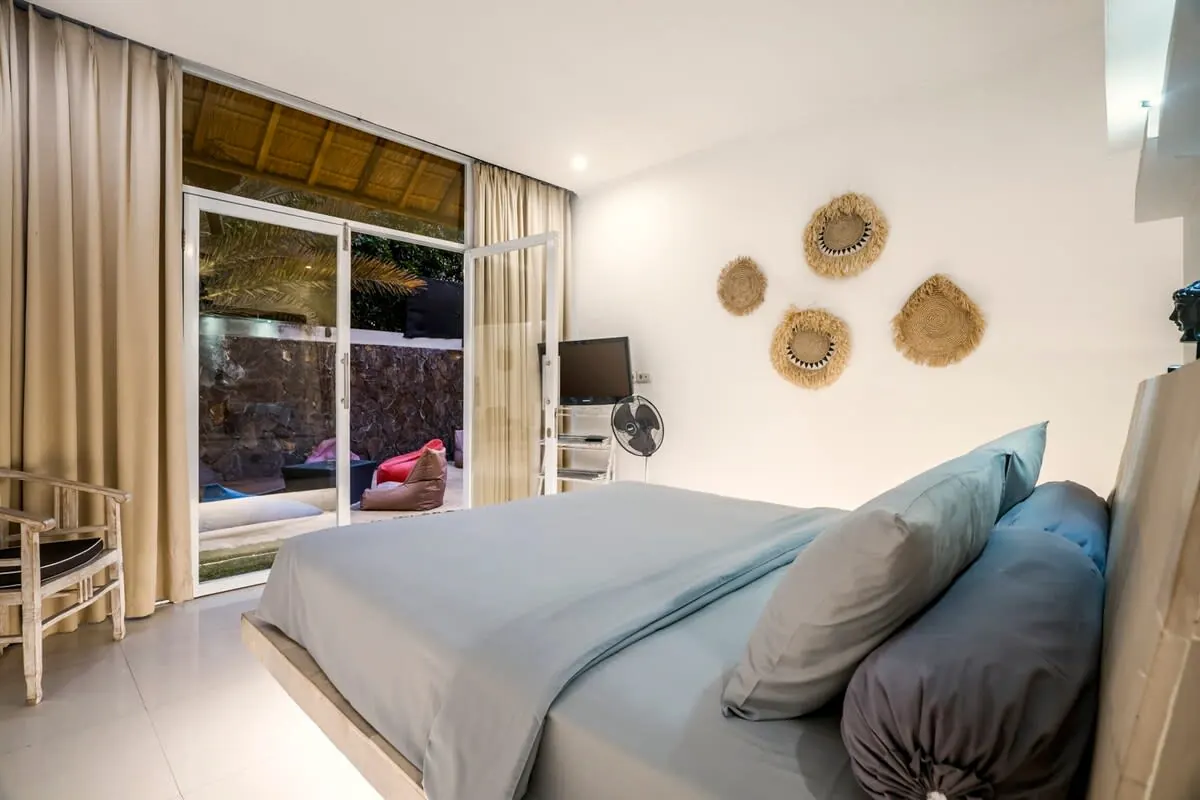 6 BR Tropical Garden Pool Villa Seminyak — 6BR Villa Rental in Seminyak — image 14