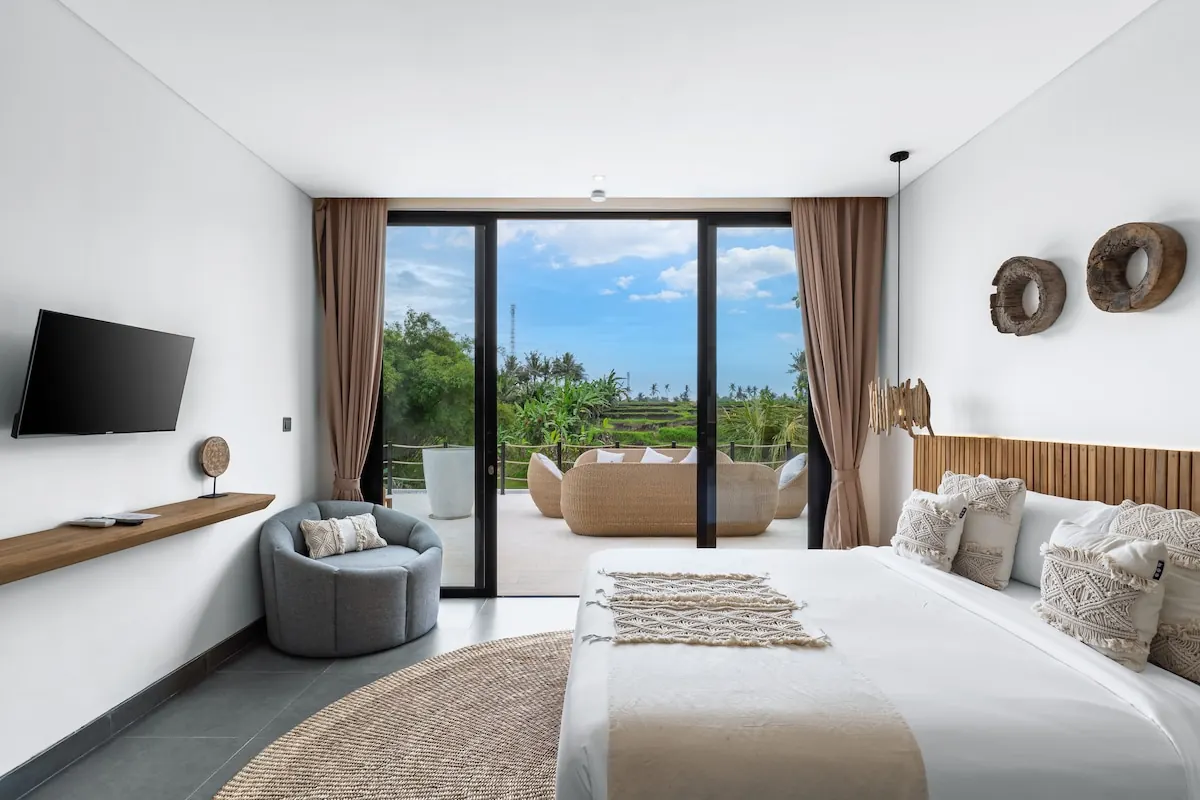 6 BR Rice-Field Infinity-Pool Villa Ubud — 6BR Villa Rental in Ubud — image 16
