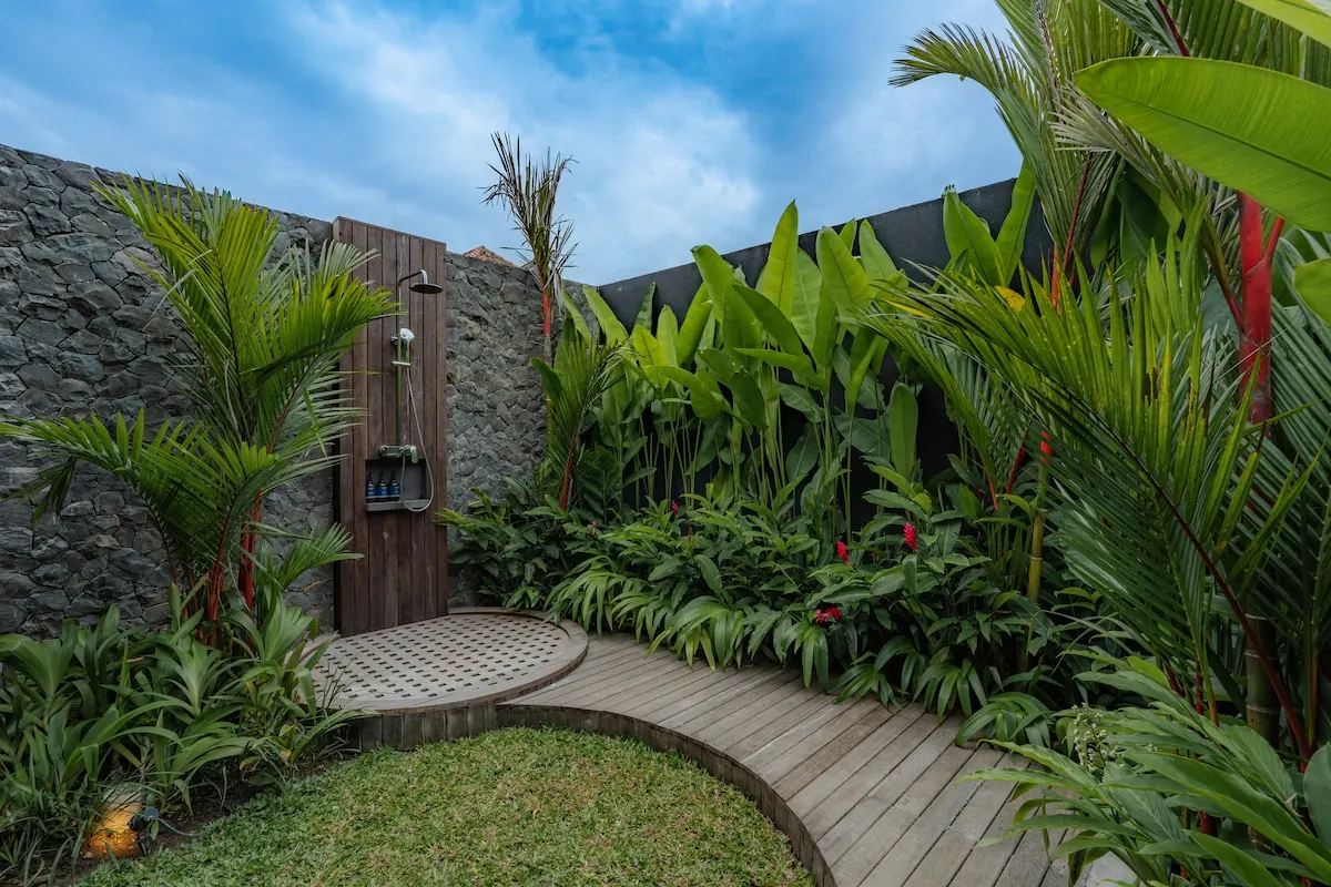 5 BR Tropical-Modern Glass Villa Ubud — 5BR Villa Rental in Ubud — image 16