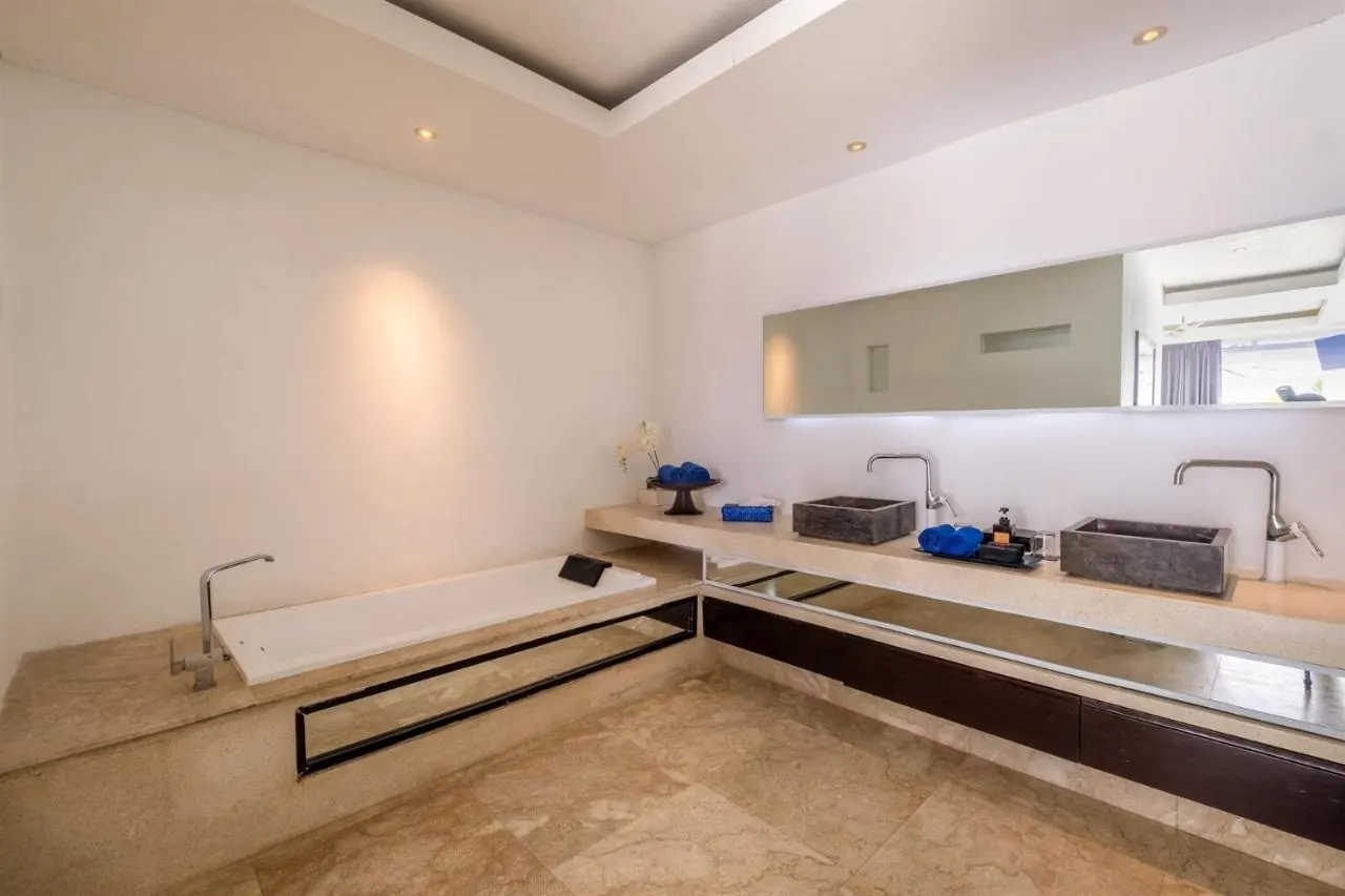 5 BR Walk-to-Beach Modern Villa Seminyak — 5BR Villa Rental in Seminyak — image 13