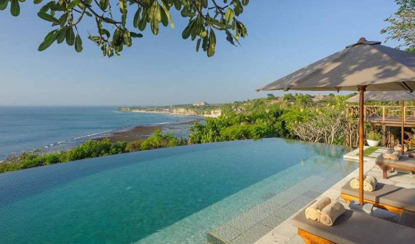 5 Bedroom on the cliff, overlooking the ocean — image 5